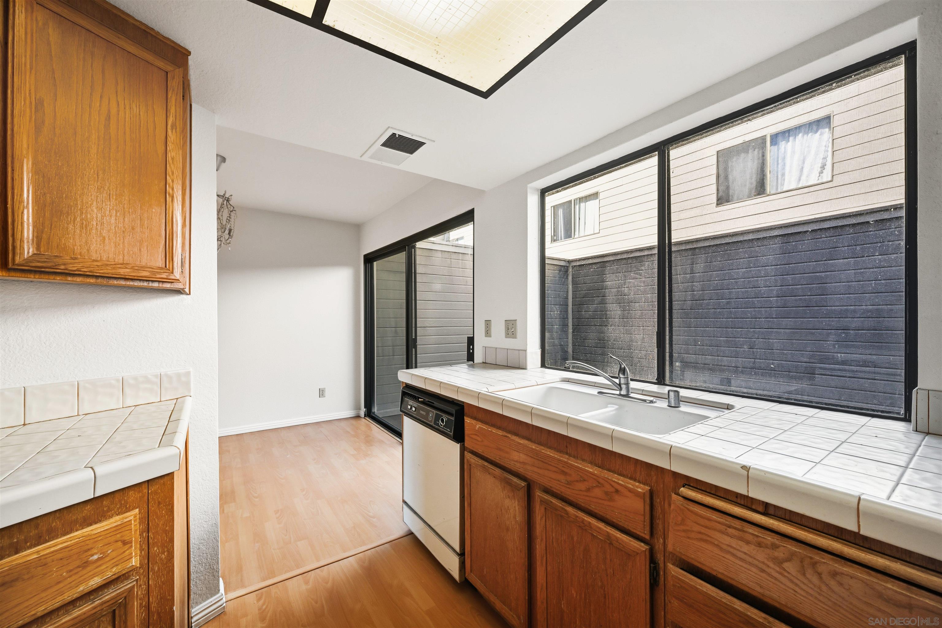 Detail Gallery Image 16 of 26 For 9260  Towne Centre Dr  #17,  San Diego,  CA 92121 - 2 Beds | 2/1 Baths