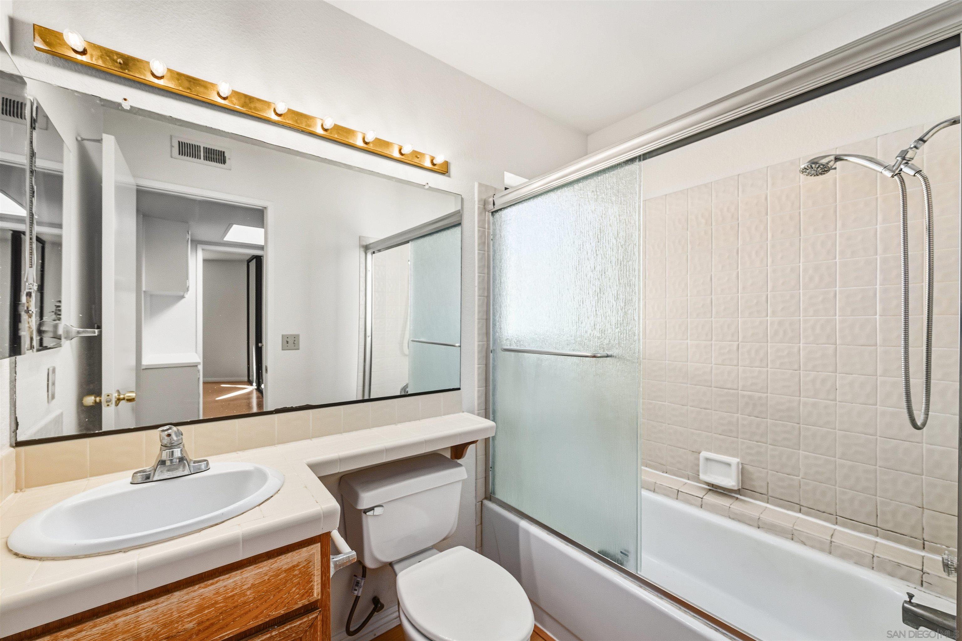 Detail Gallery Image 23 of 26 For 9260  Towne Centre Dr  #17,  San Diego,  CA 92121 - 2 Beds | 2/1 Baths