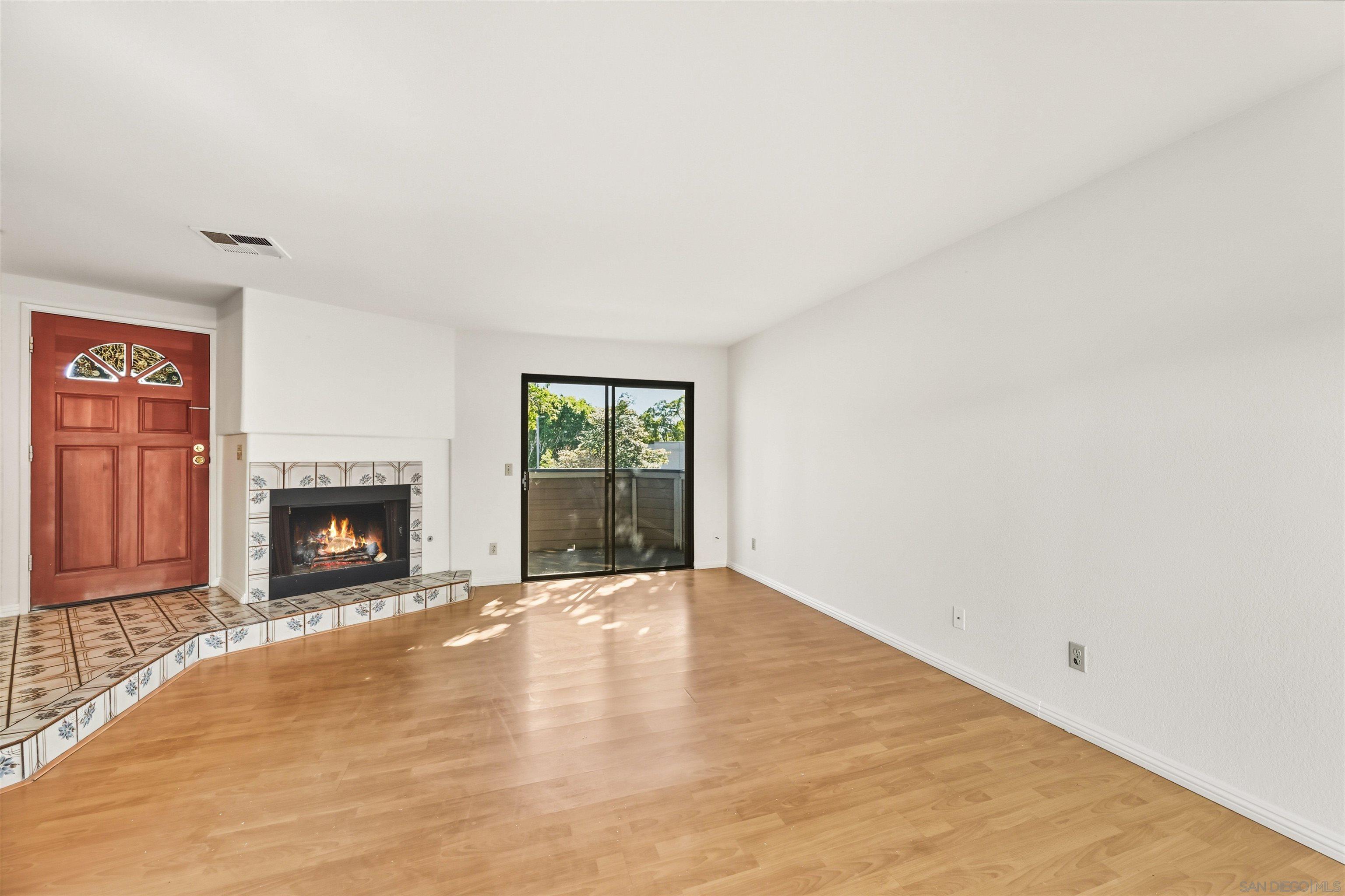 Detail Gallery Image 6 of 26 For 9260  Towne Centre Dr  #17,  San Diego,  CA 92121 - 2 Beds | 2/1 Baths