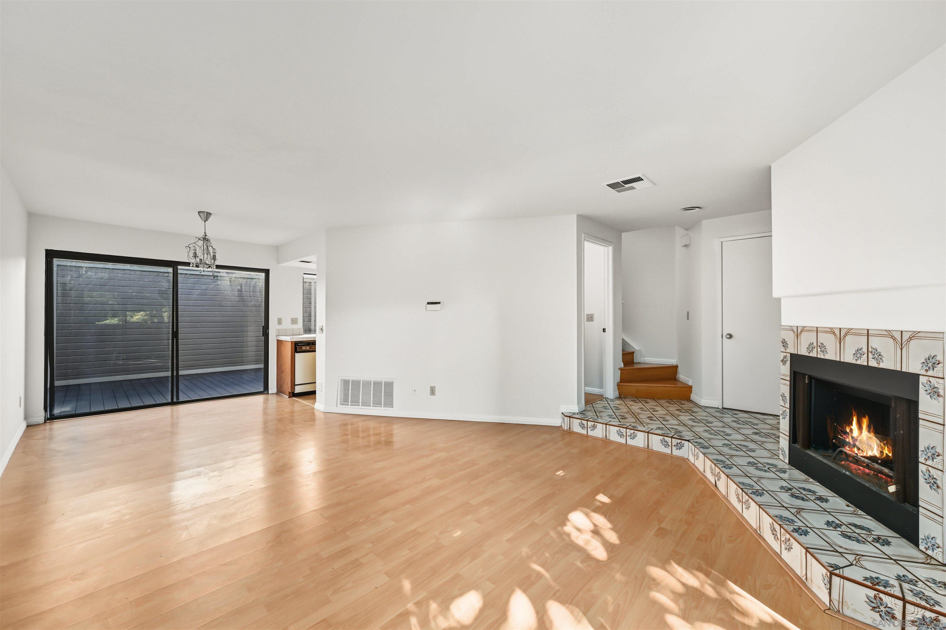 Detail Gallery Image 8 of 26 For 9260  Towne Centre Dr  #17,  San Diego,  CA 92121 - 2 Beds | 2/1 Baths