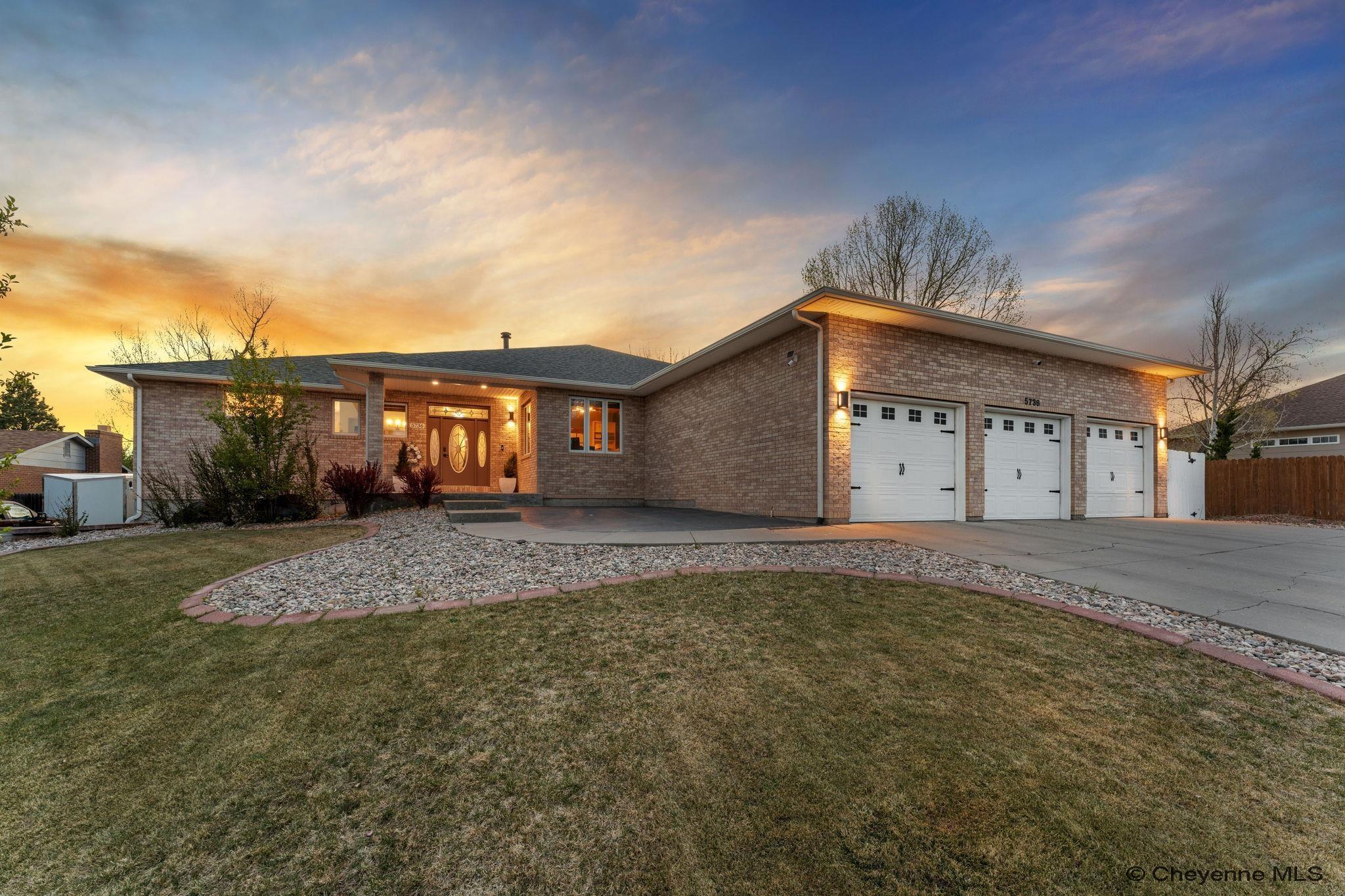 5736 BLUE BLUFF