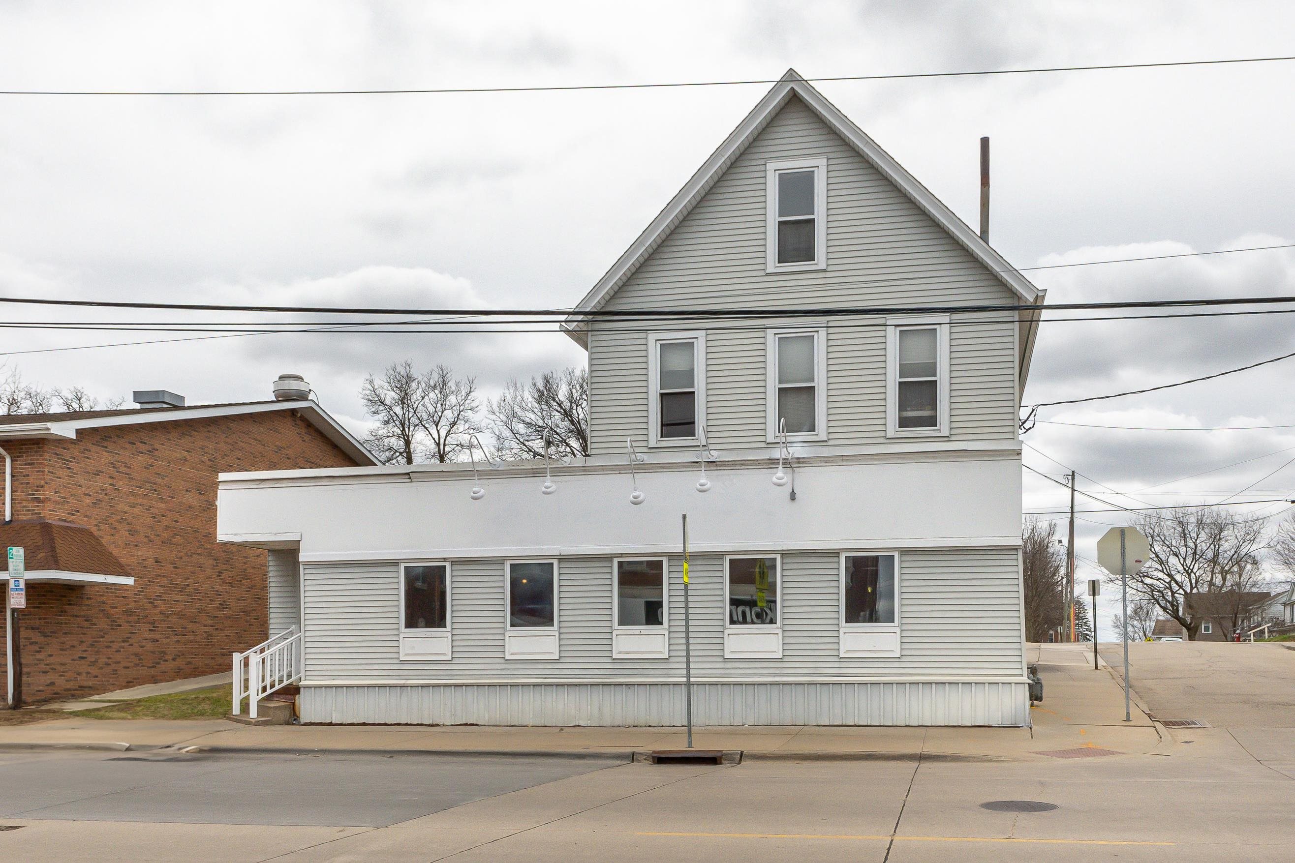 1098 University Avenue