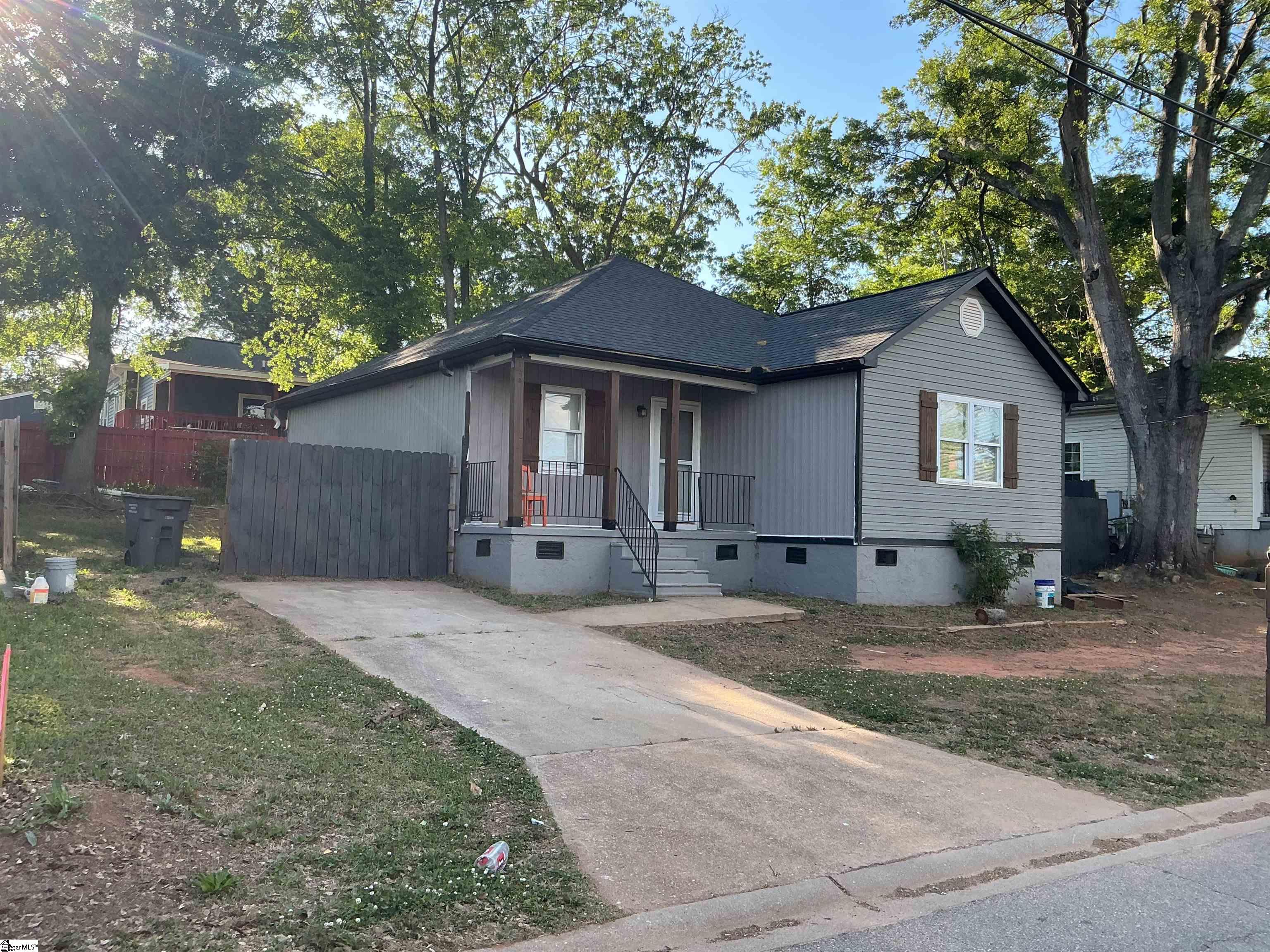 7 4th Street Greenville, SC 29611-8300