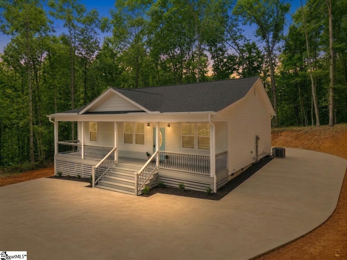 425 Tiger Lane Westminster, SC 29693