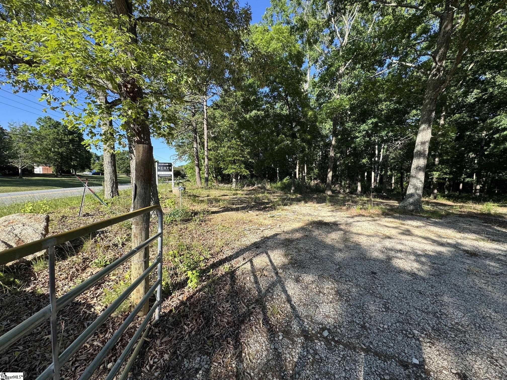 3759 Highway Woodruff, SC 29388
