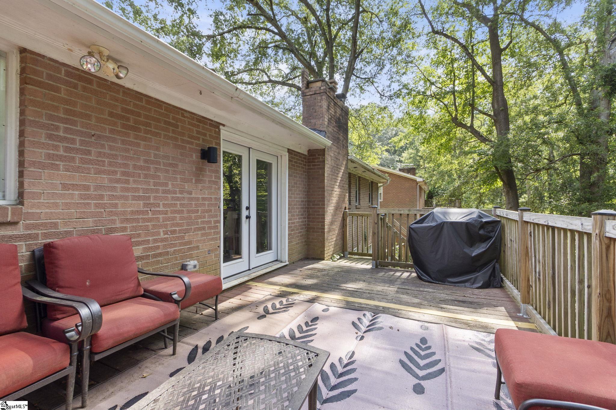 6 N Oak Forest Drive Greenville, SC 29617