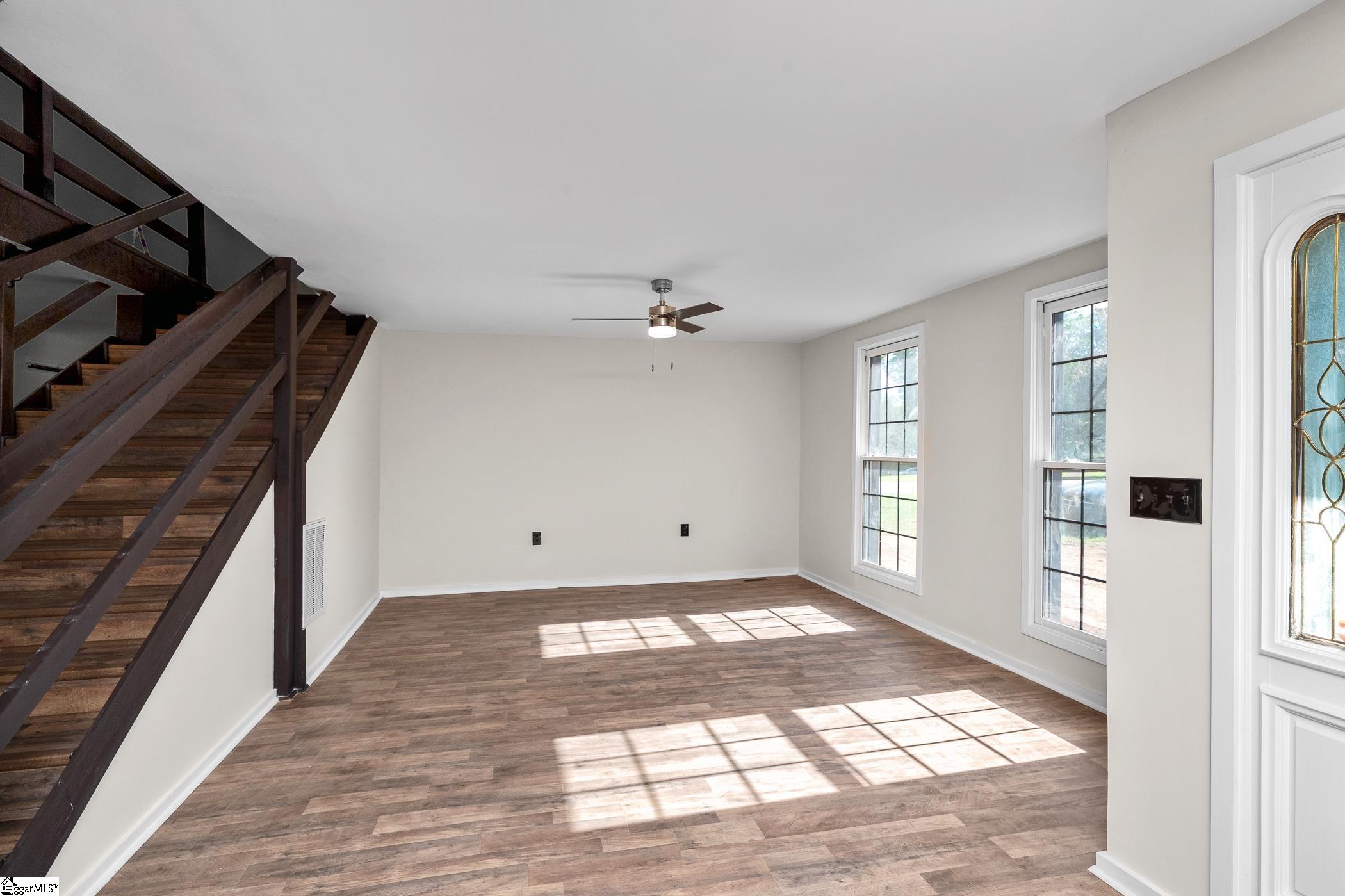 141 Agnes Drive photo 9