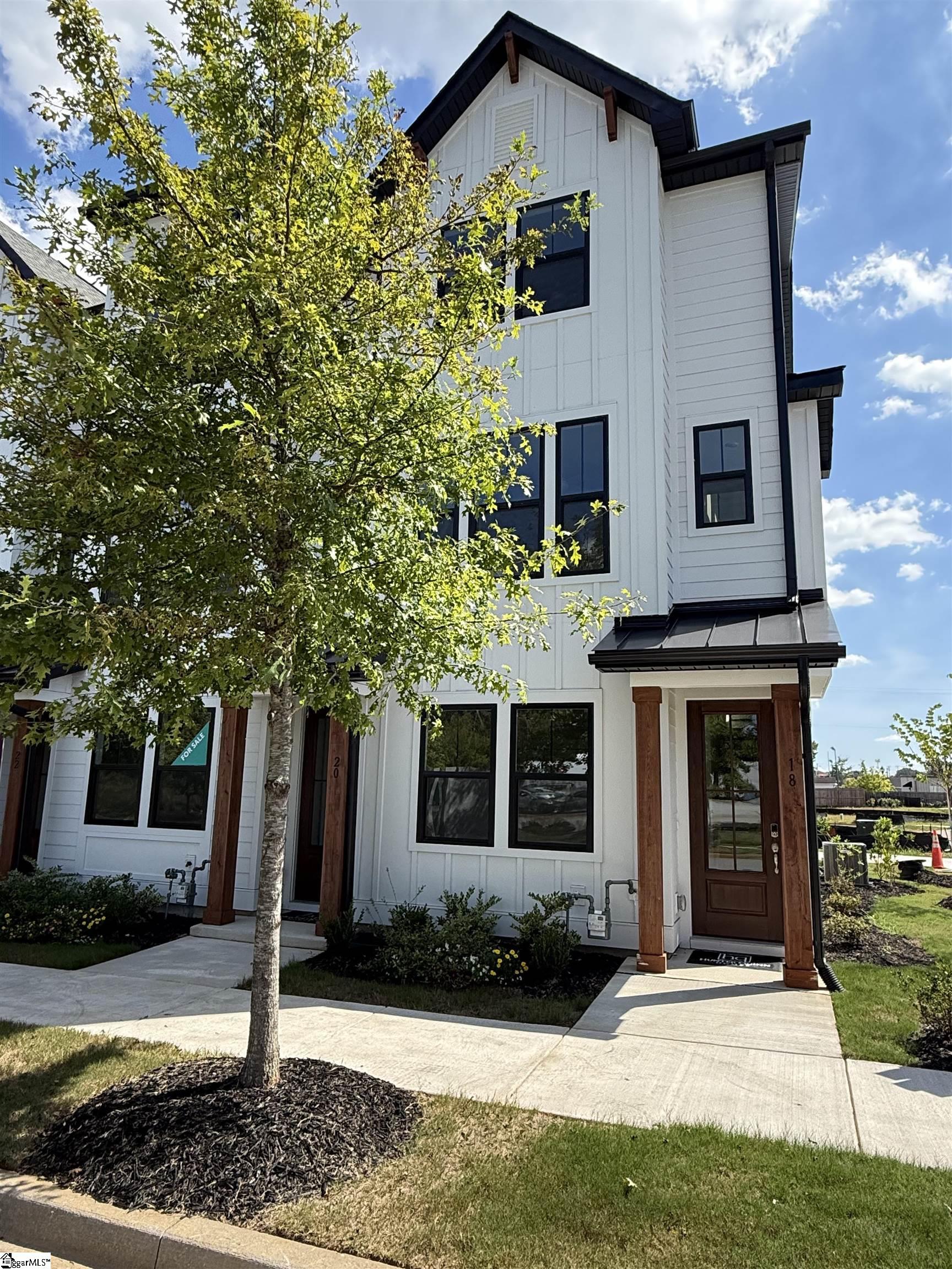 18 Renaissance Row Drive – main photo