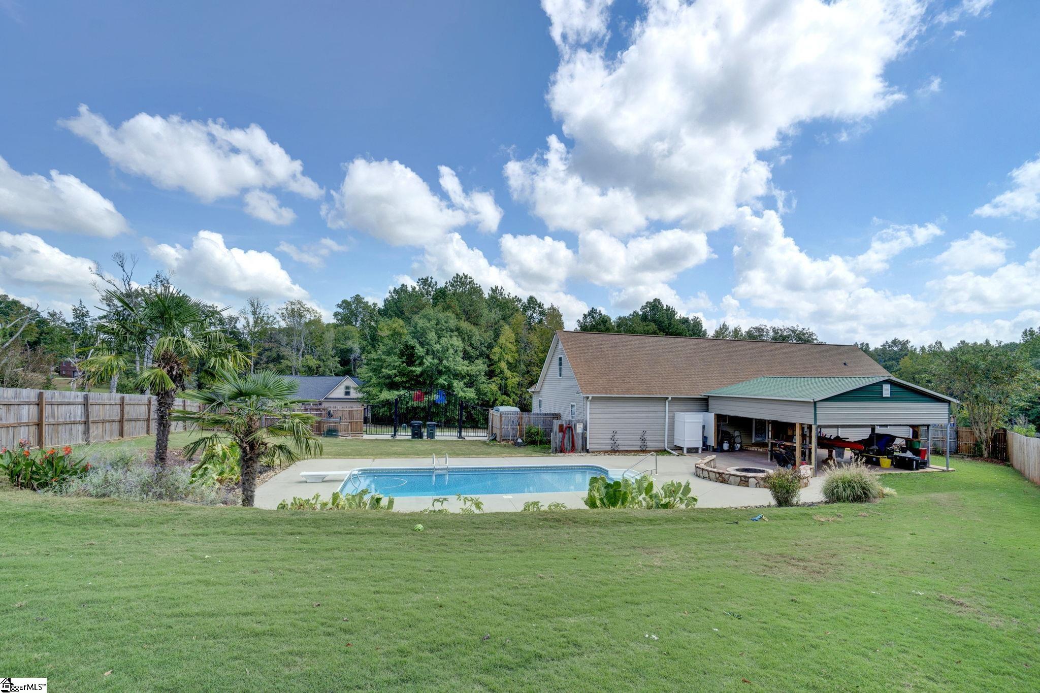 136 Amberwood Drive photo 2
