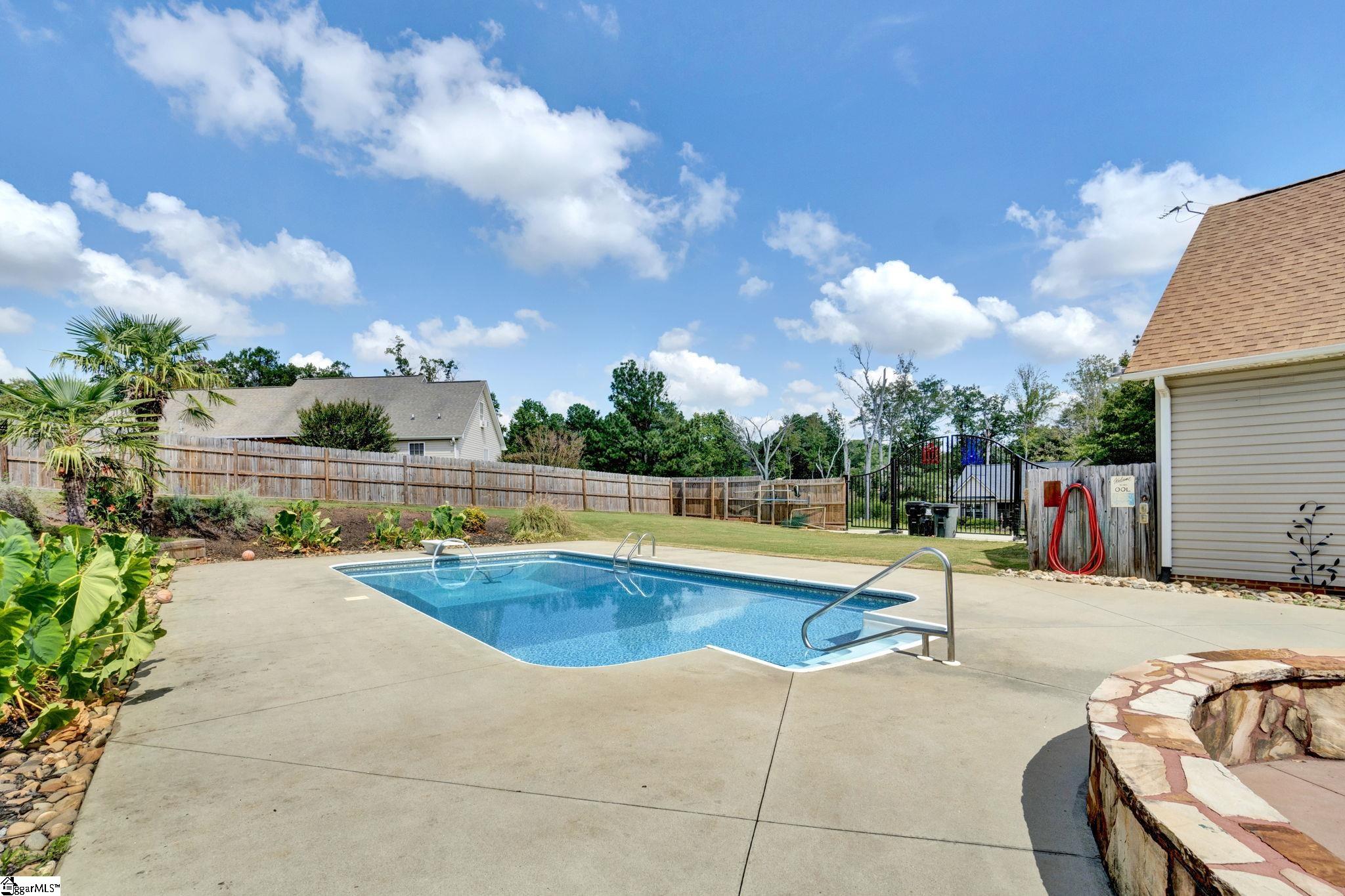 136 Amberwood Drive photo 3