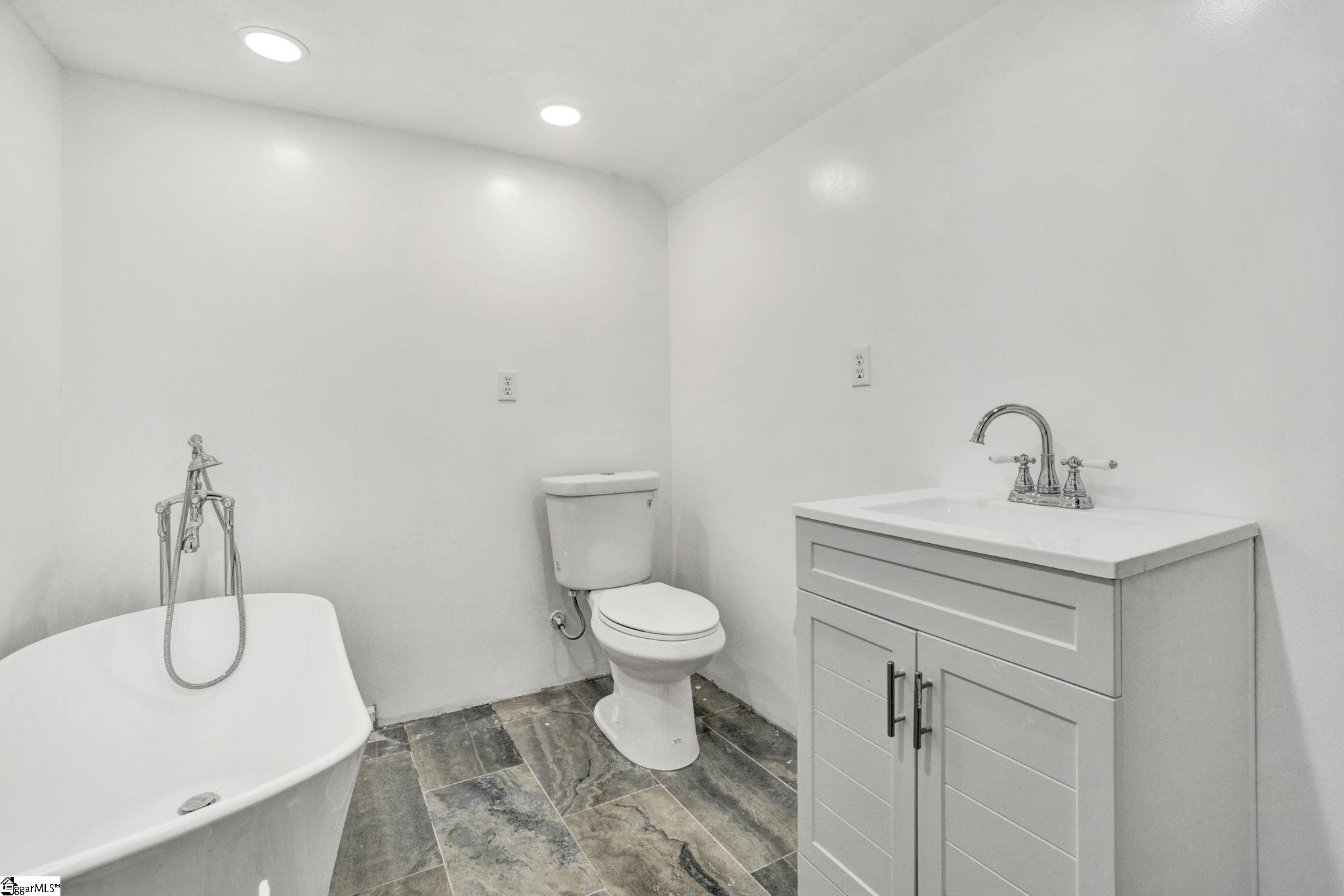 136 Amberwood Drive photo 29