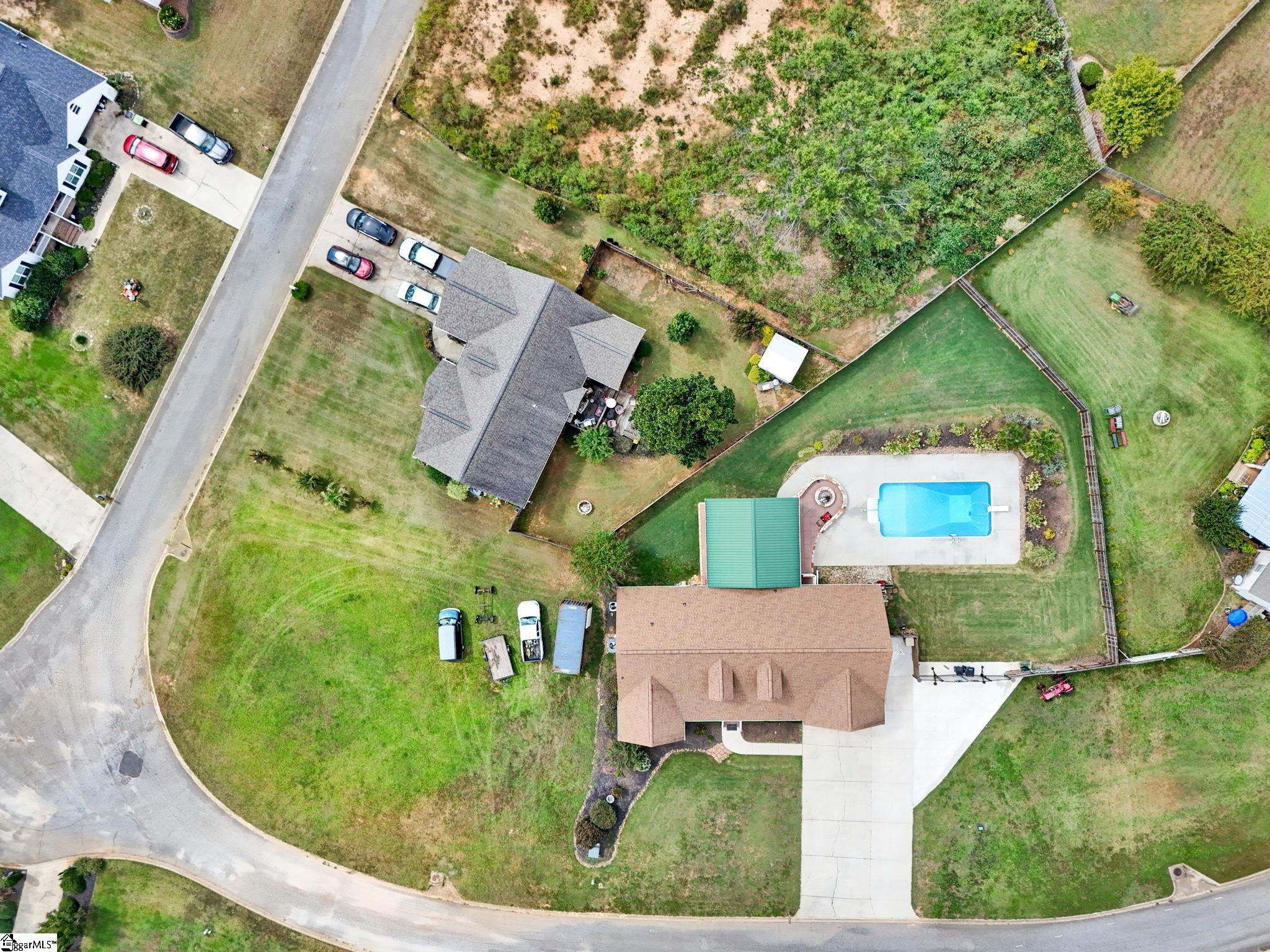 136 Amberwood Drive photo 4