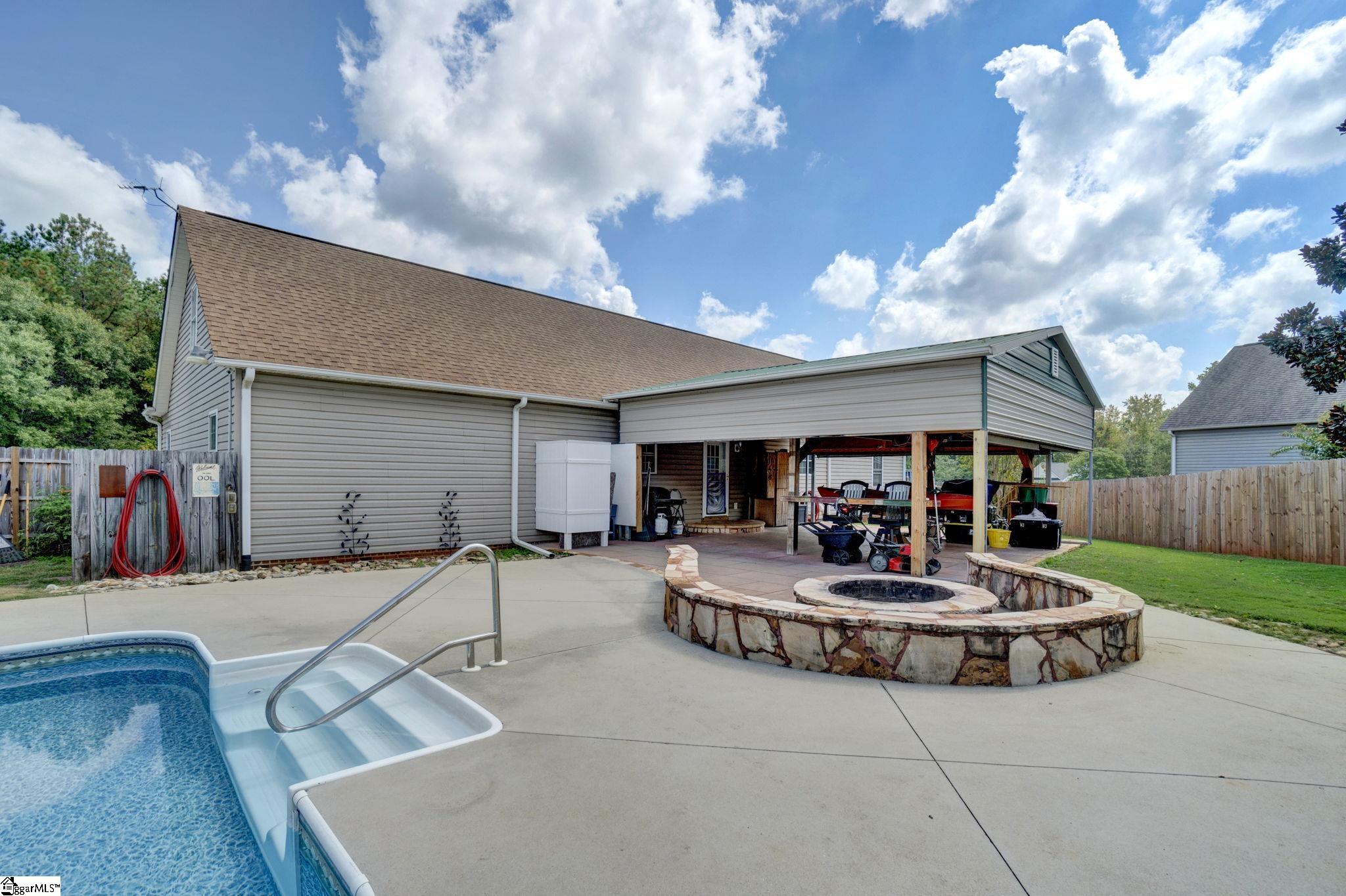 136 Amberwood Drive photo 40