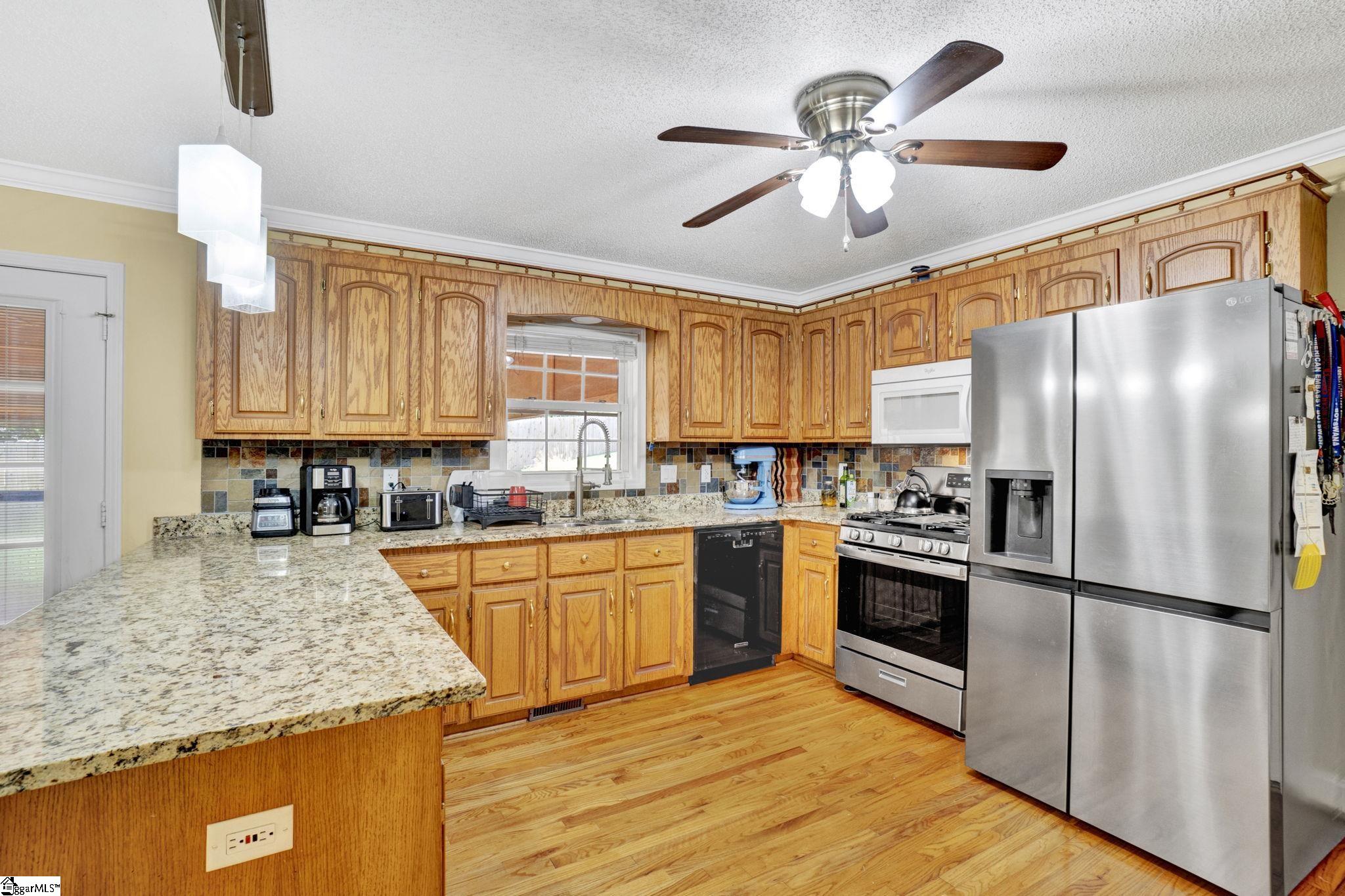 136 Amberwood Drive photo 9