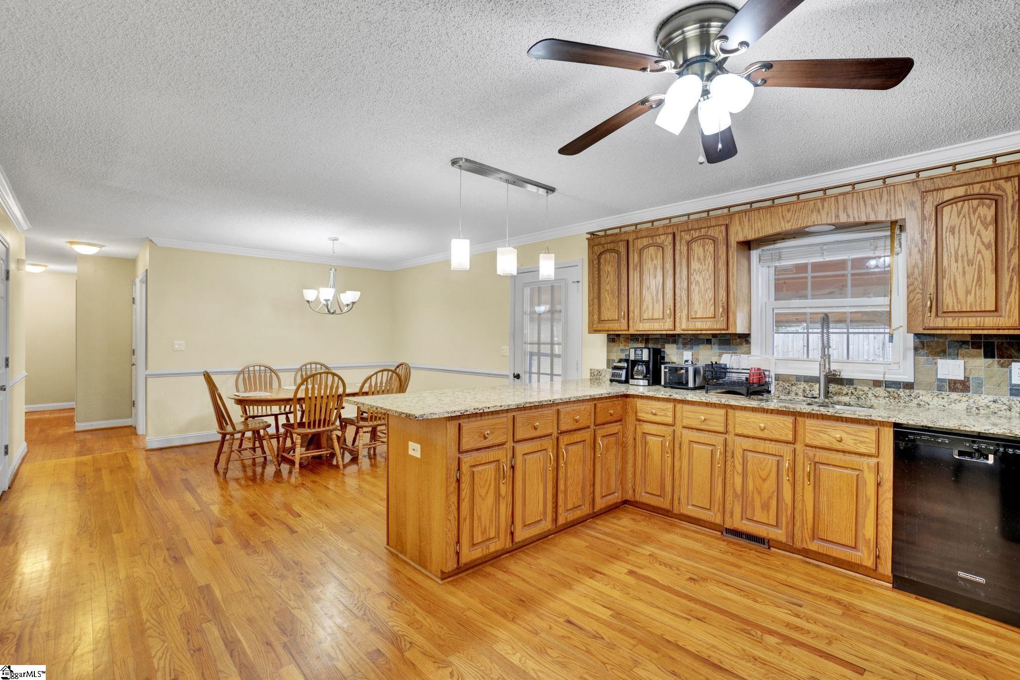 136 Amberwood Drive photo 10