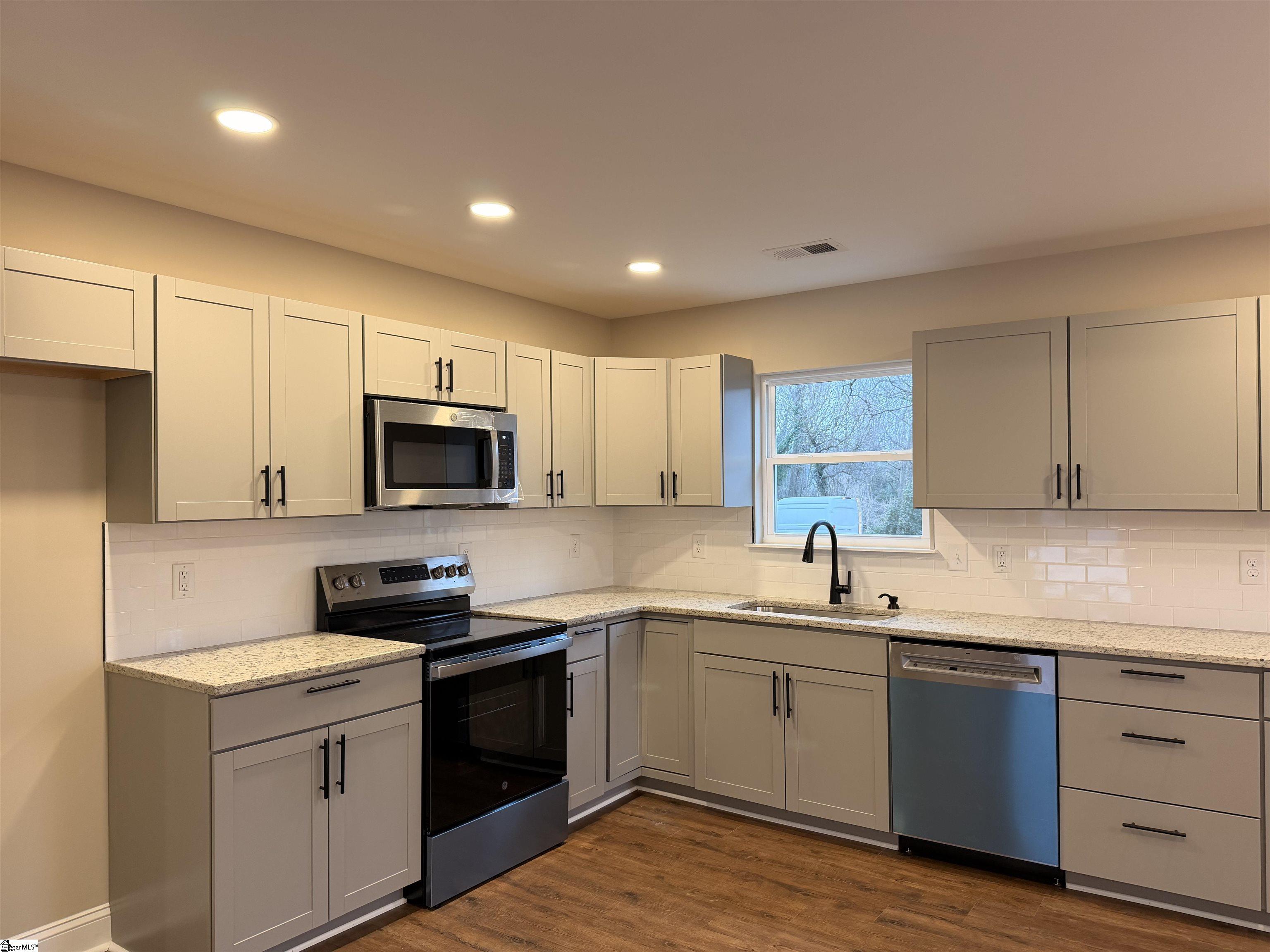 1606 S Murray Avenue Extension photo 4