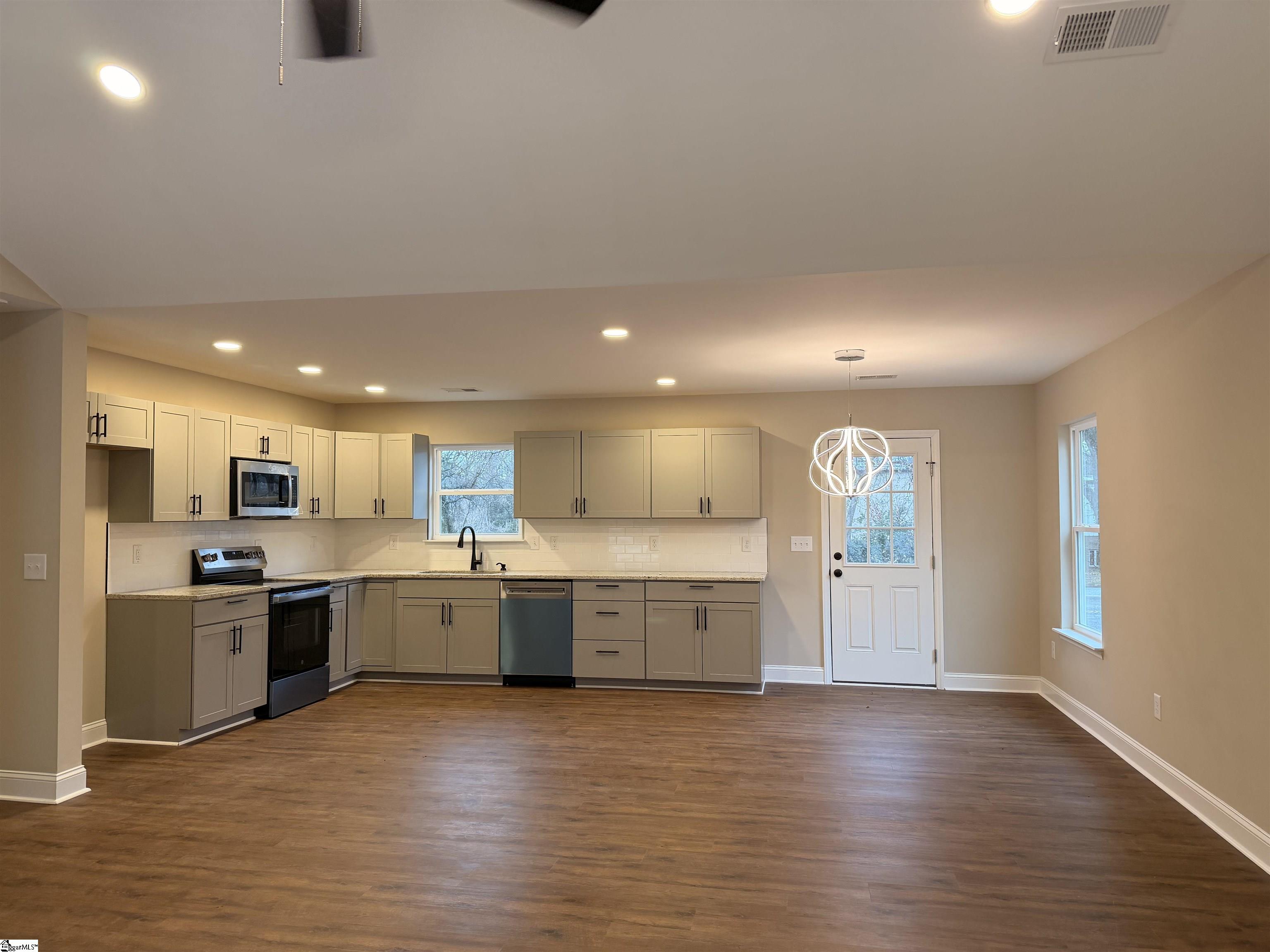 1606 S Murray Avenue Extension photo 5