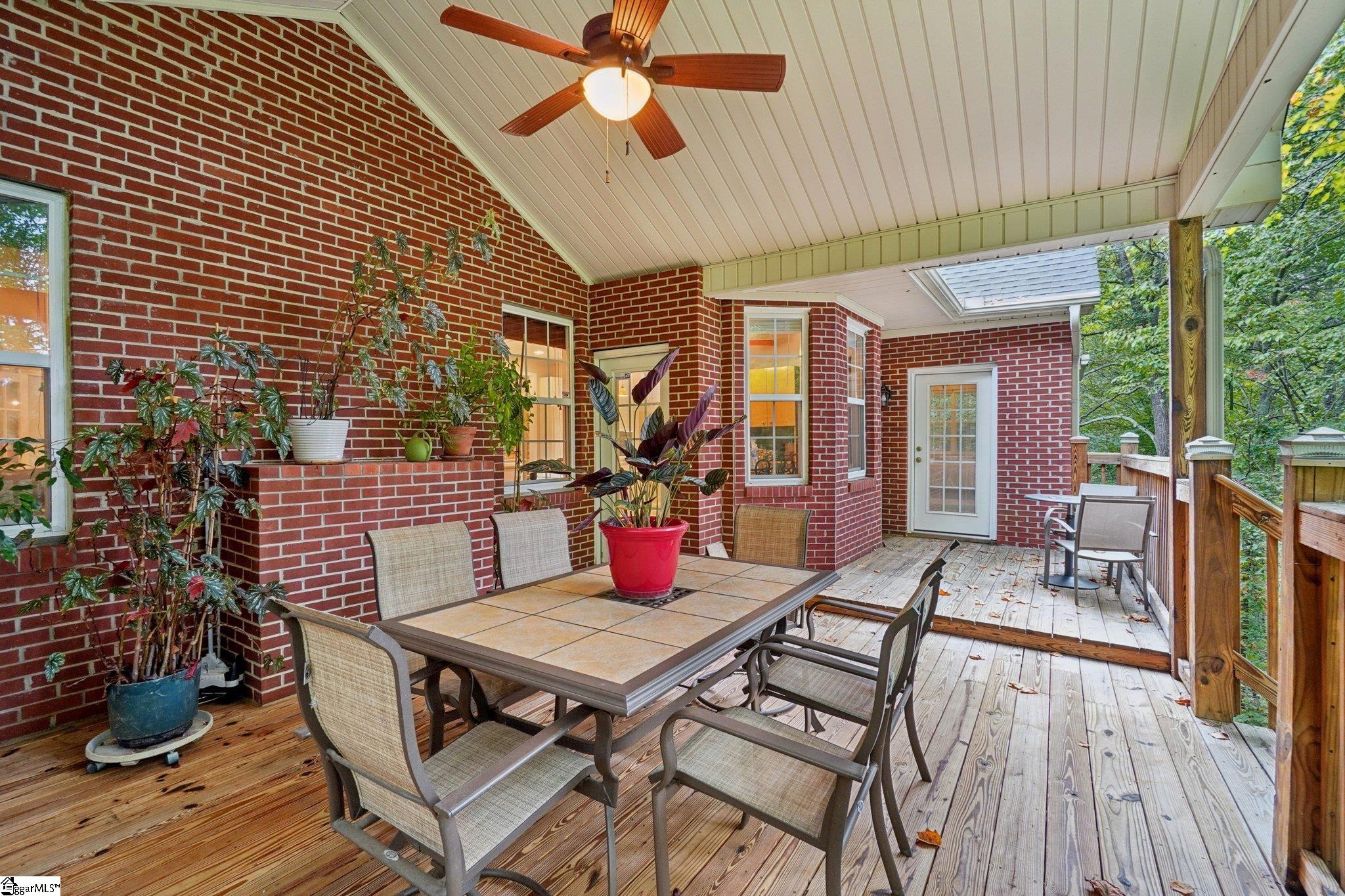 100 Paris Glen Way Greenville, SC 29609