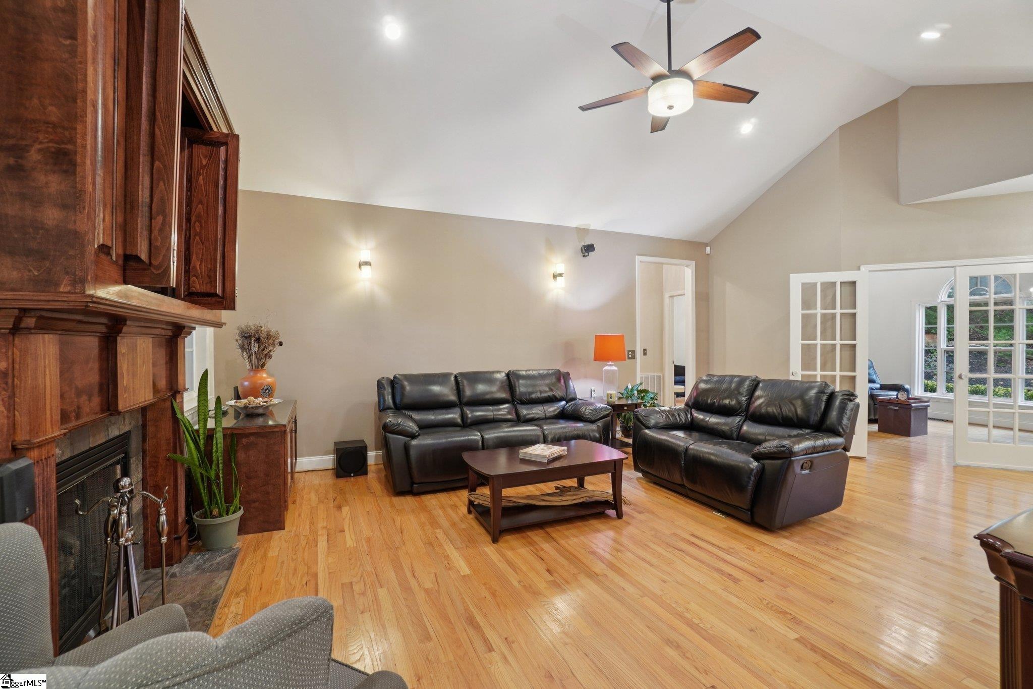100 Paris Glen Way Greenville, SC 29609