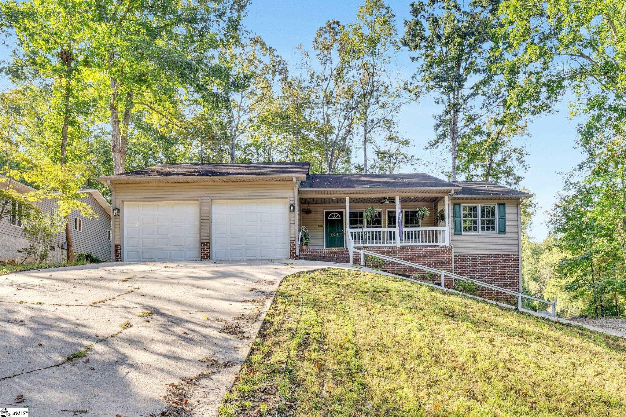 Photo 2 of Single family home for sale at 207 N Hogan Dr, Westminster, SC 29693 | MLS# 1572622 | Listing updated on 2026-09-19