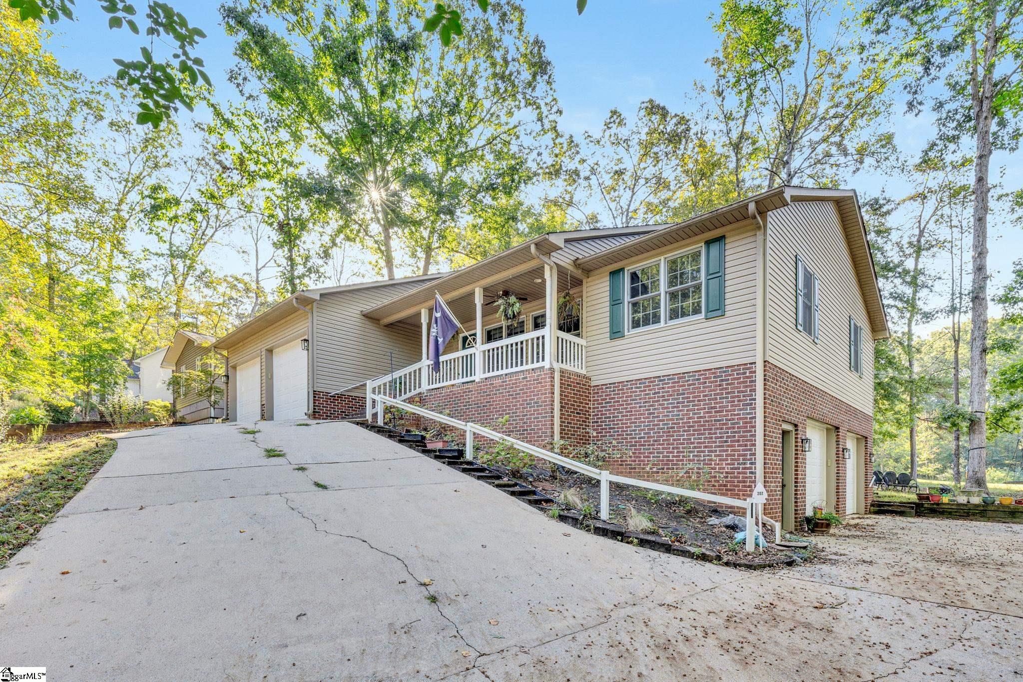 Photo 3 of Single family home for sale at 207 N Hogan Dr, Westminster, SC 29693 | MLS# 1572622 | Listing updated on 2026-09-19