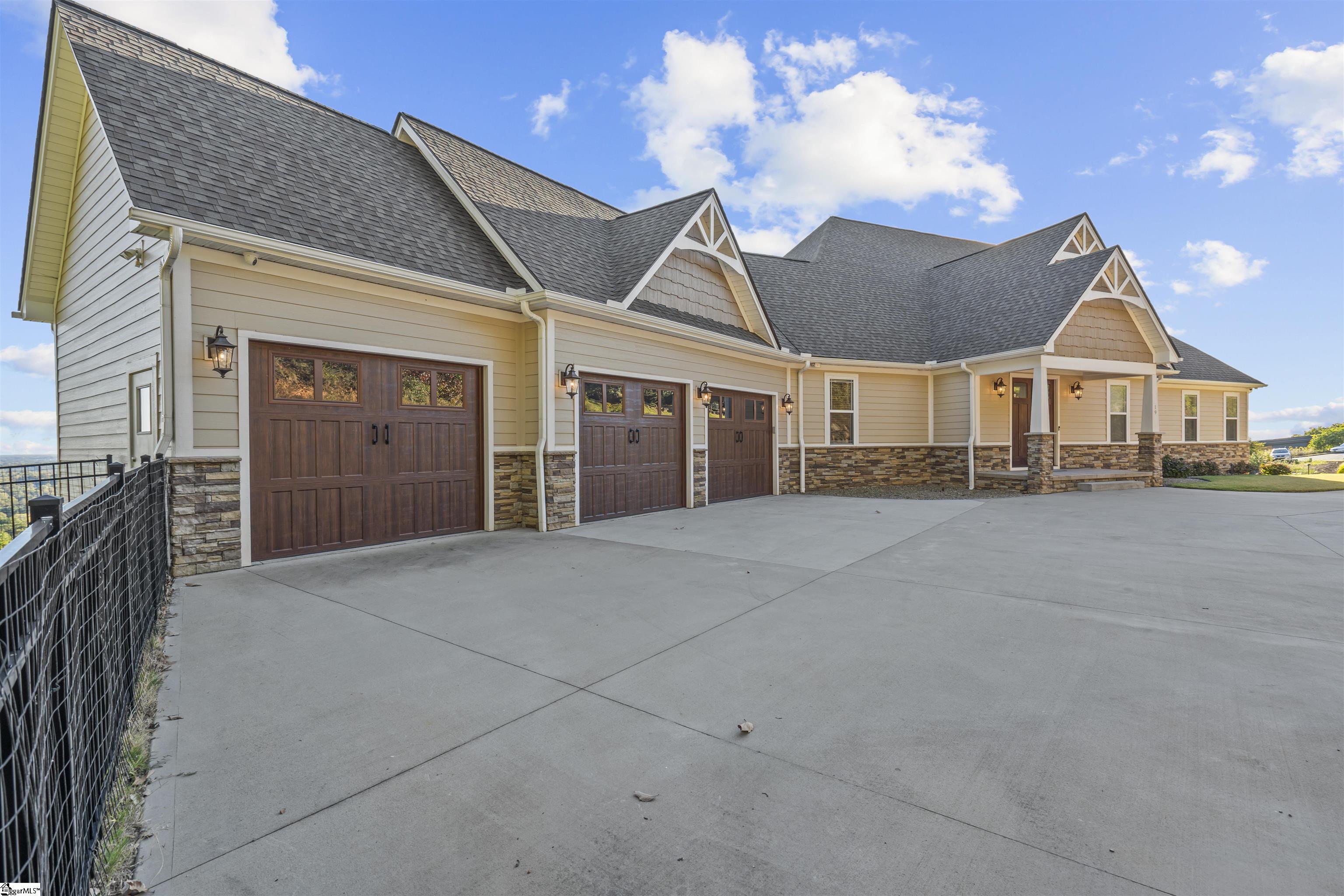 19 Tropicana Court Greenville, SC 29609