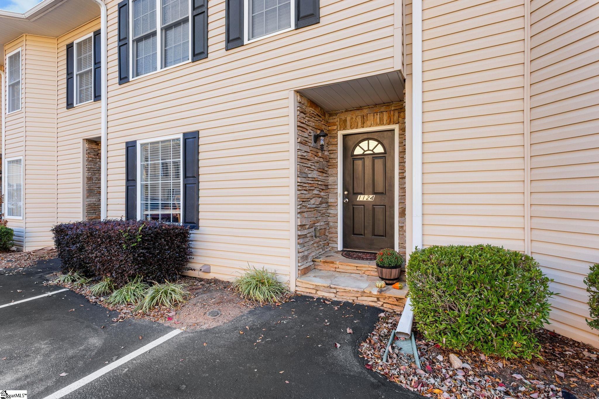 1124 E Lee Road Taylors, SC 29687-3318