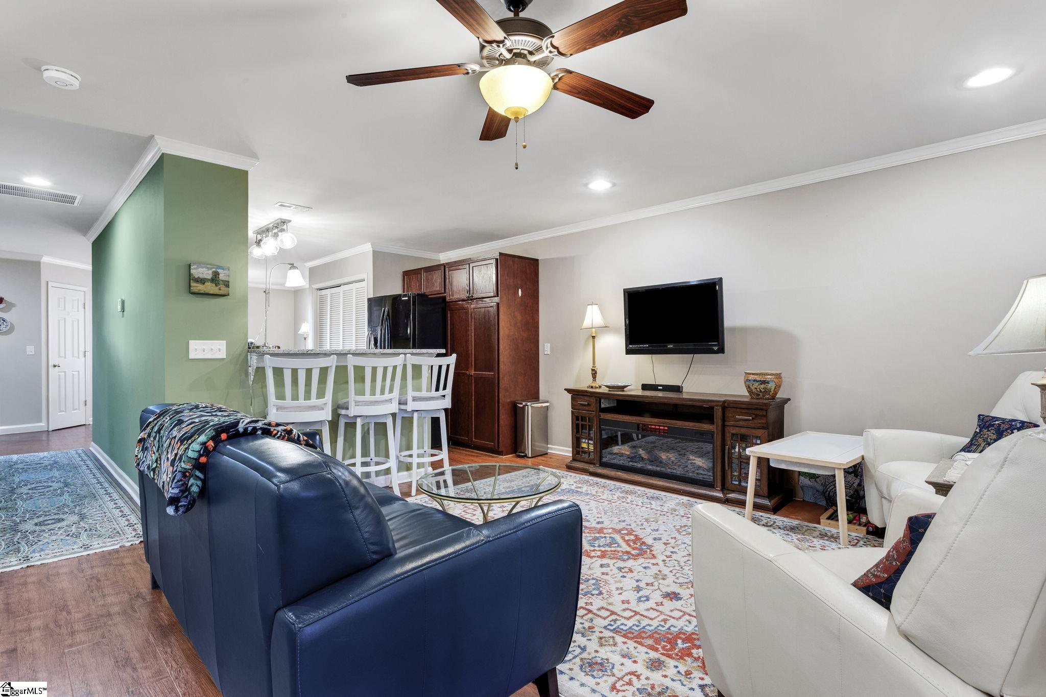 1124 E Lee Road Taylors, SC 29687-3318