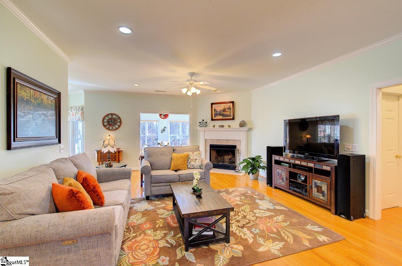 228 Goldenstar Lane photo 2