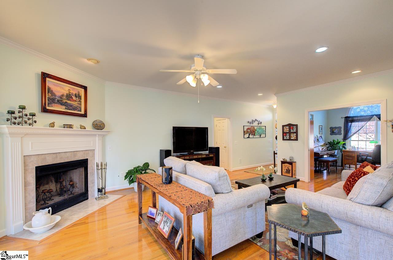 228 Goldenstar Lane photo 3