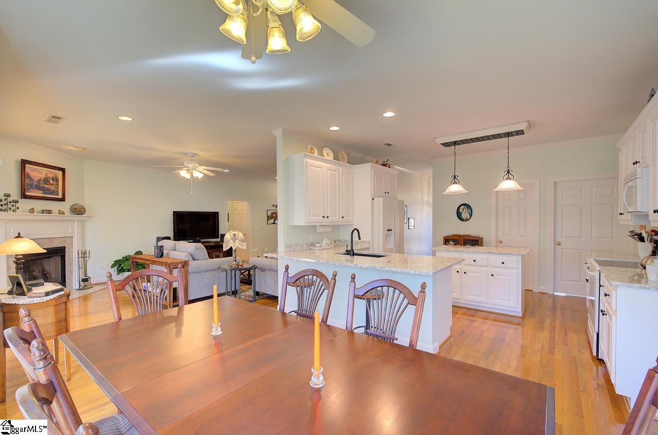 228 Goldenstar Lane photo 4