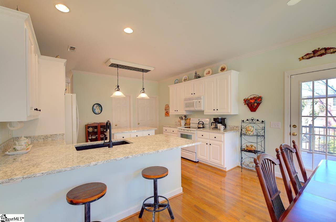 228 Goldenstar Lane photo 5