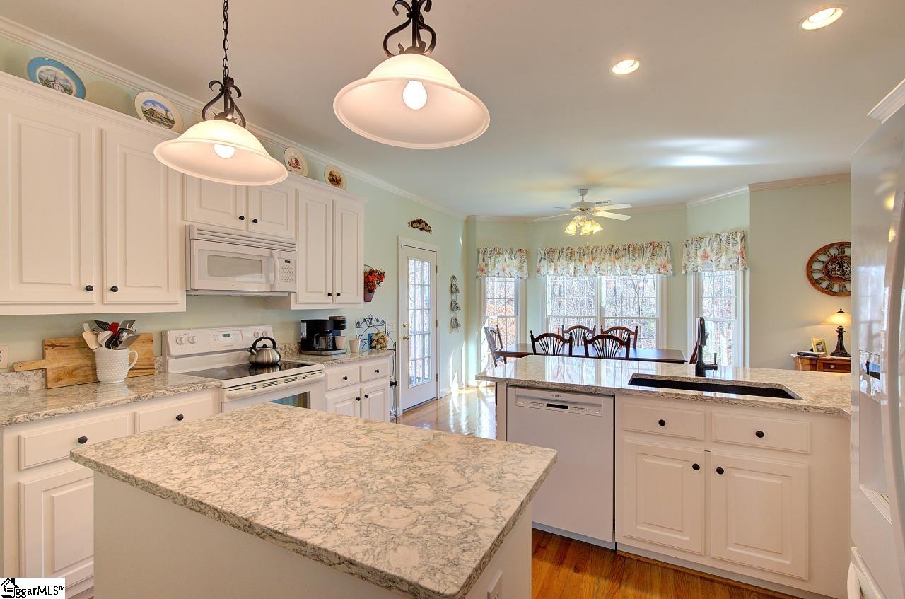 228 Goldenstar Lane photo 6