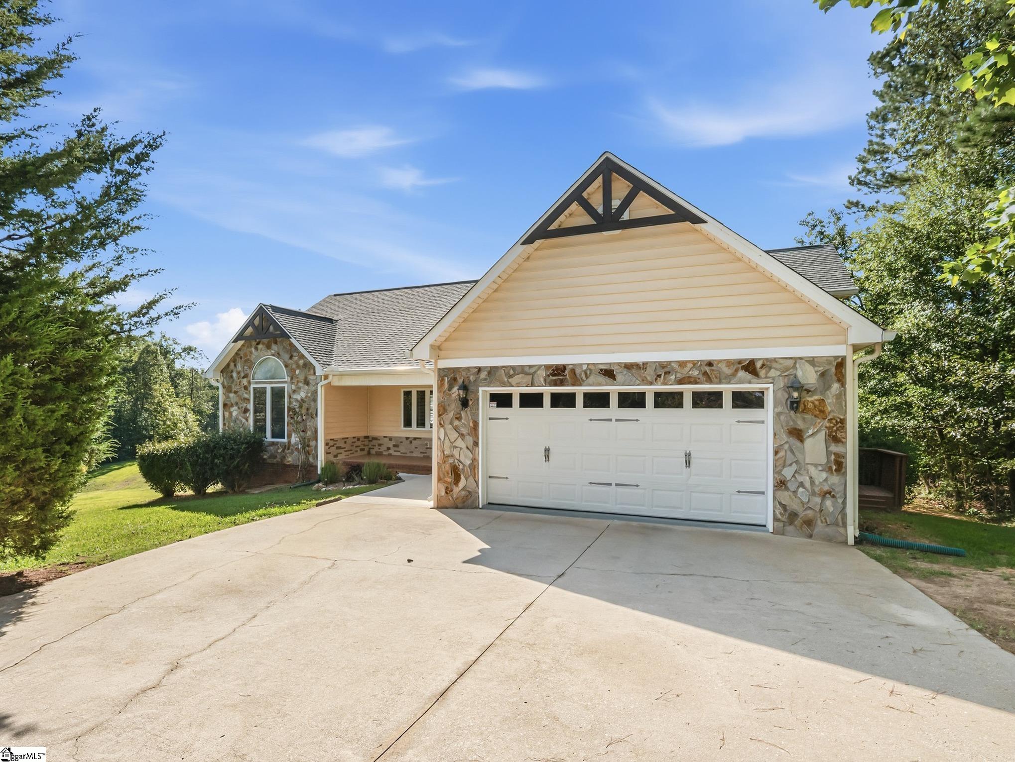103 Fair Haven Court photo 2