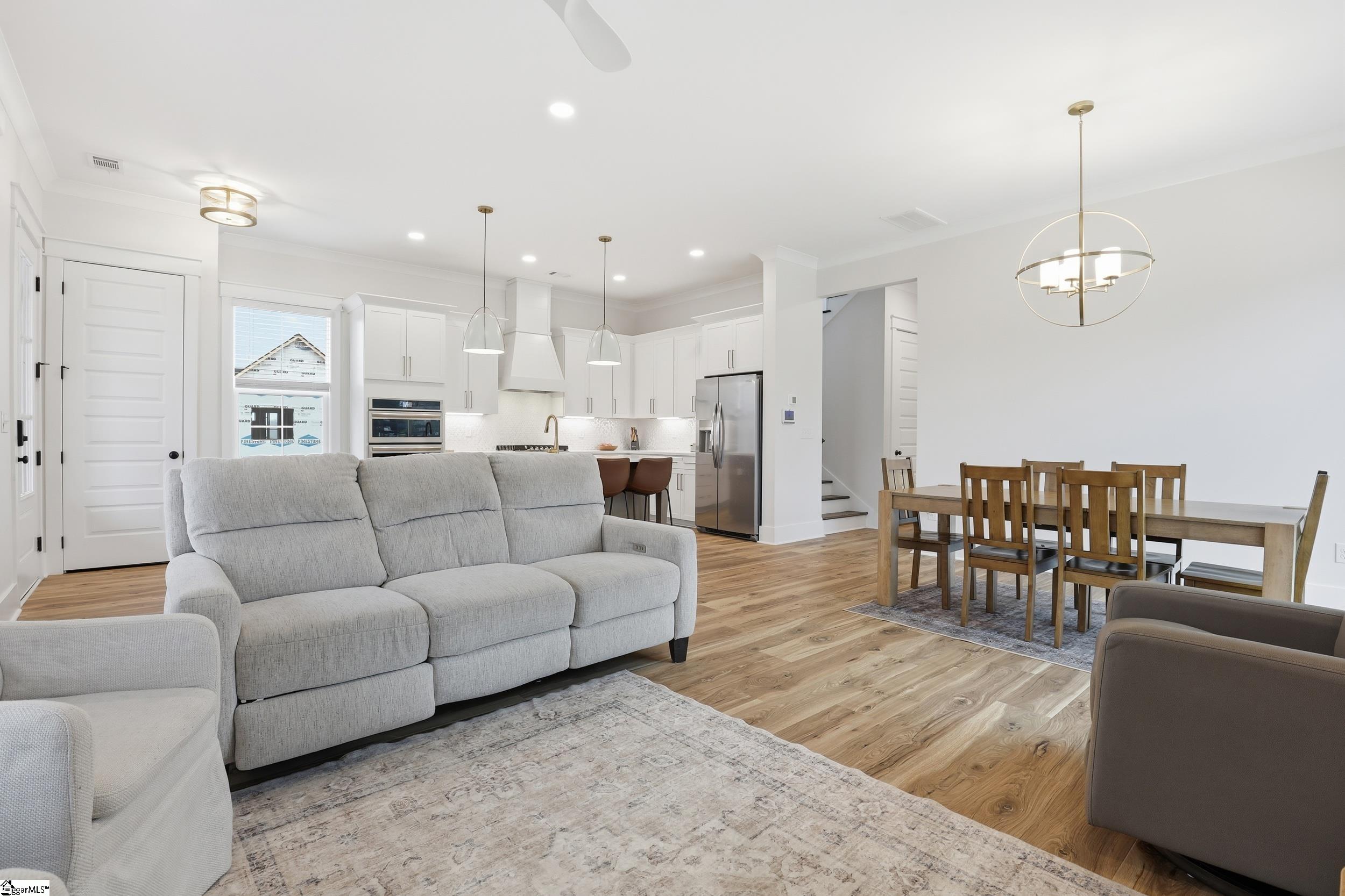 100 Benjamin Boulevard photo 6