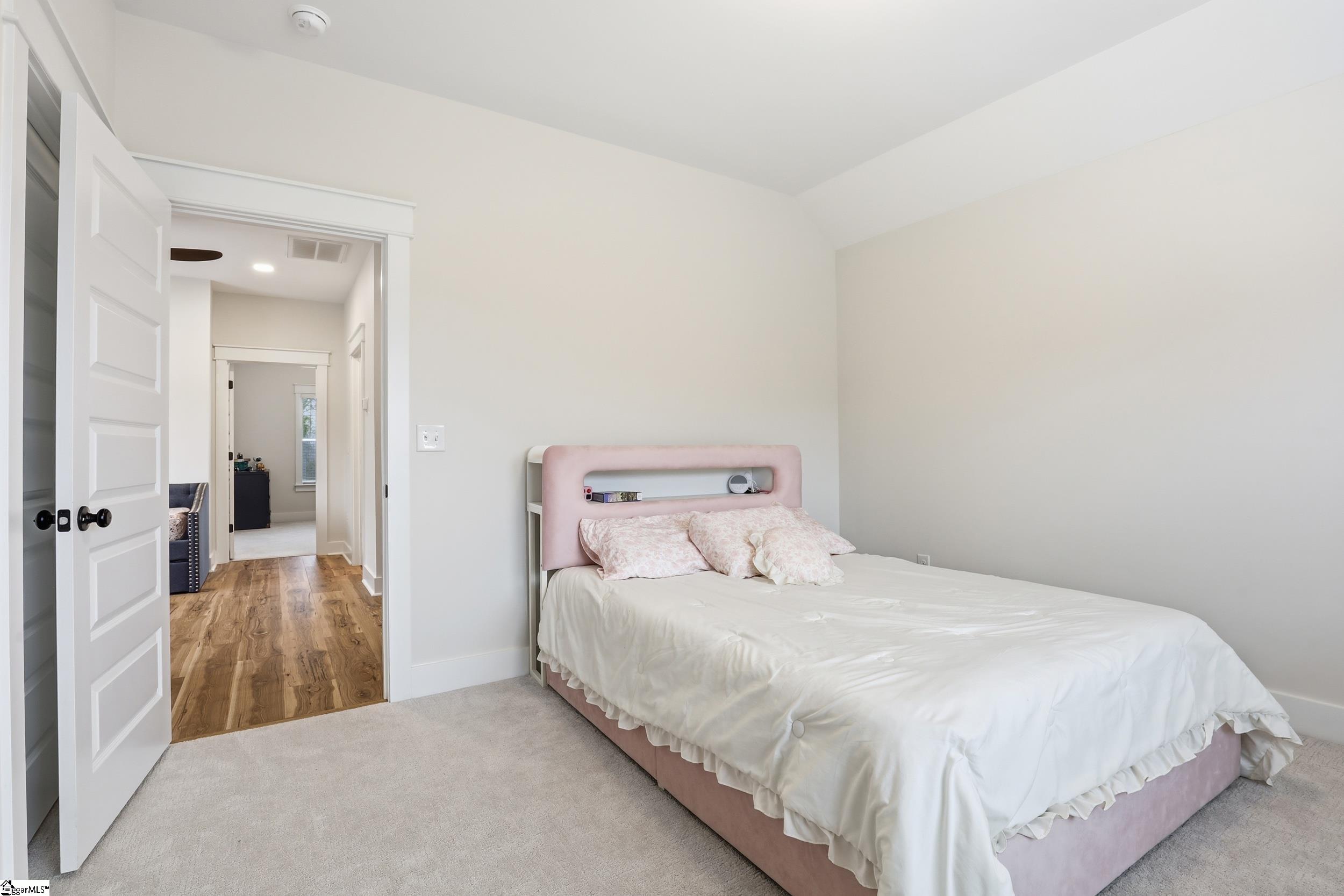 100 Benjamin Boulevard photo 19
