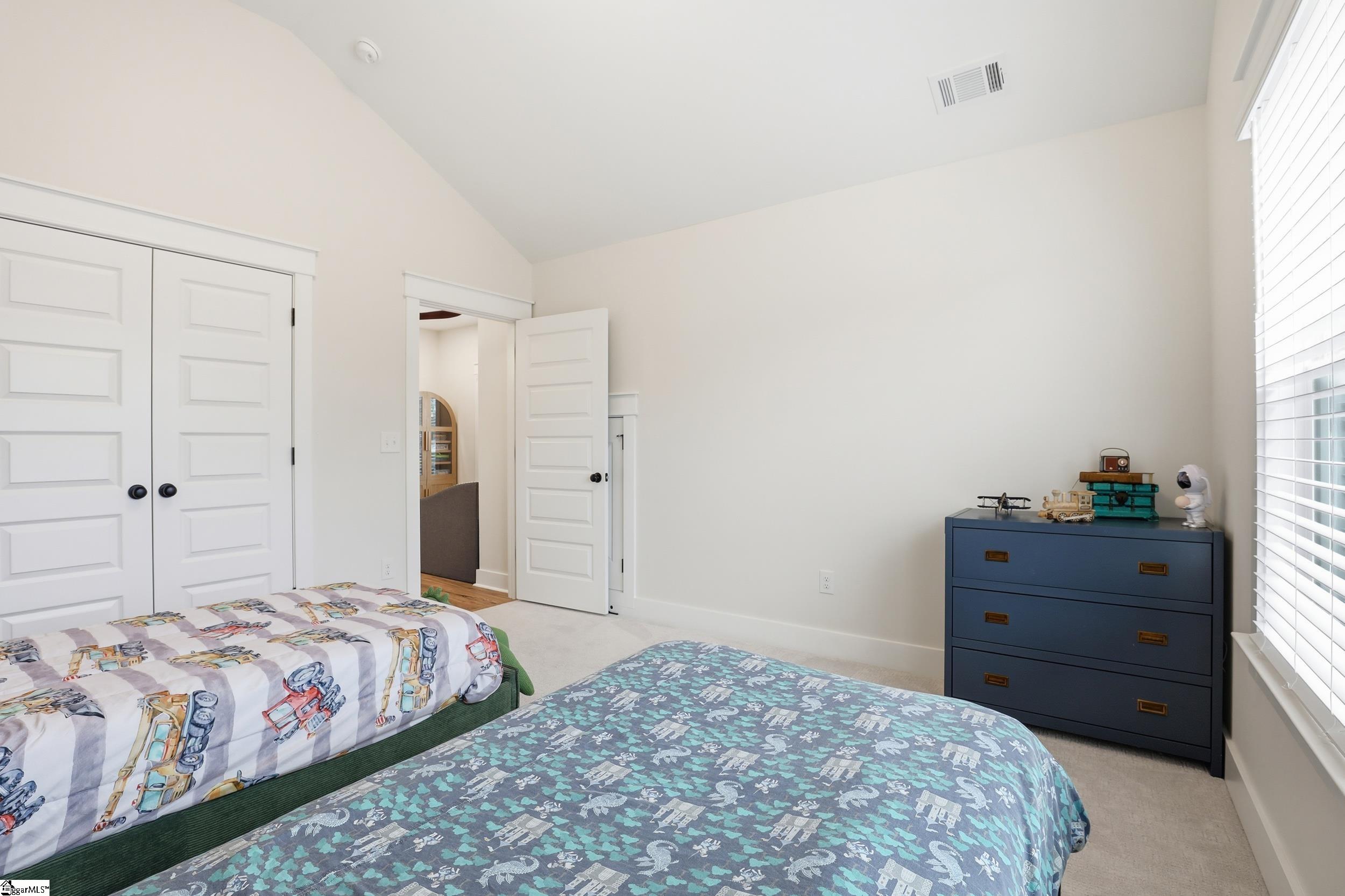 100 Benjamin Boulevard photo 22