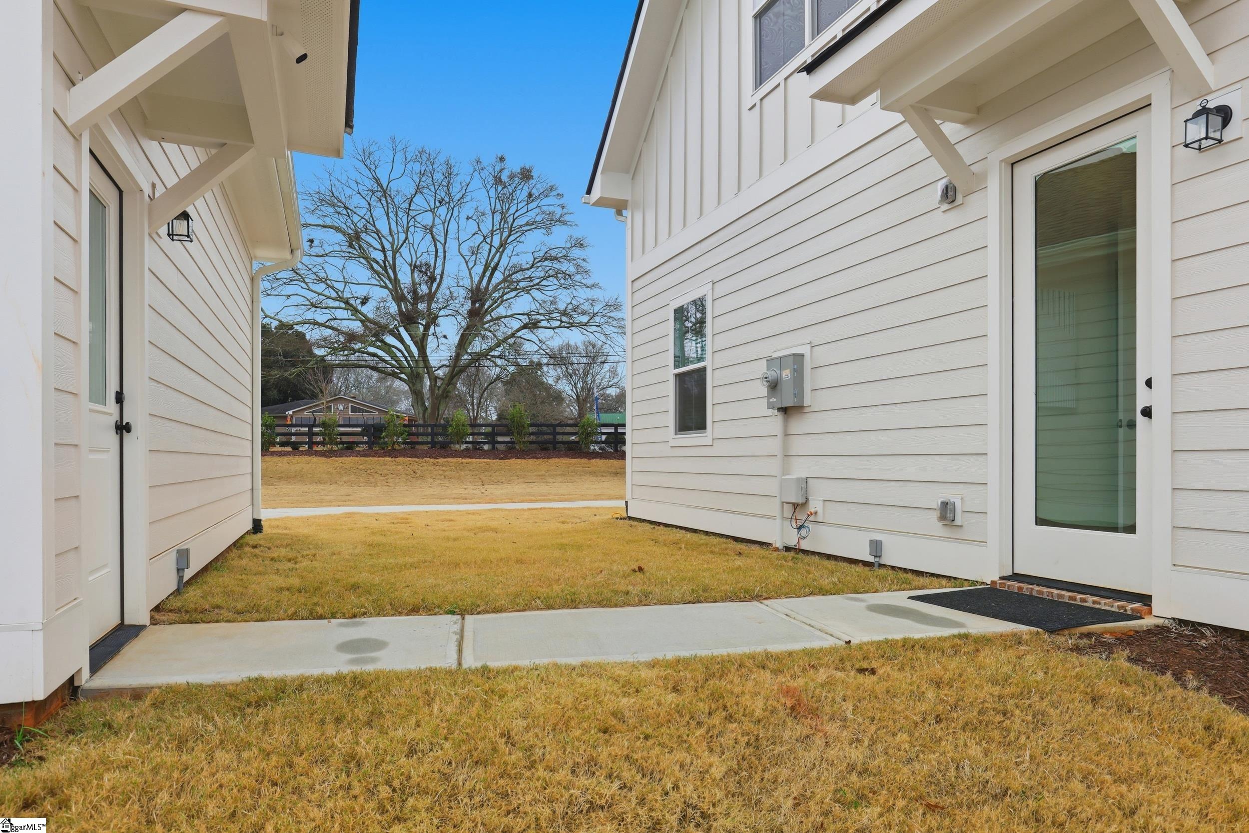 100 Benjamin Boulevard photo 30