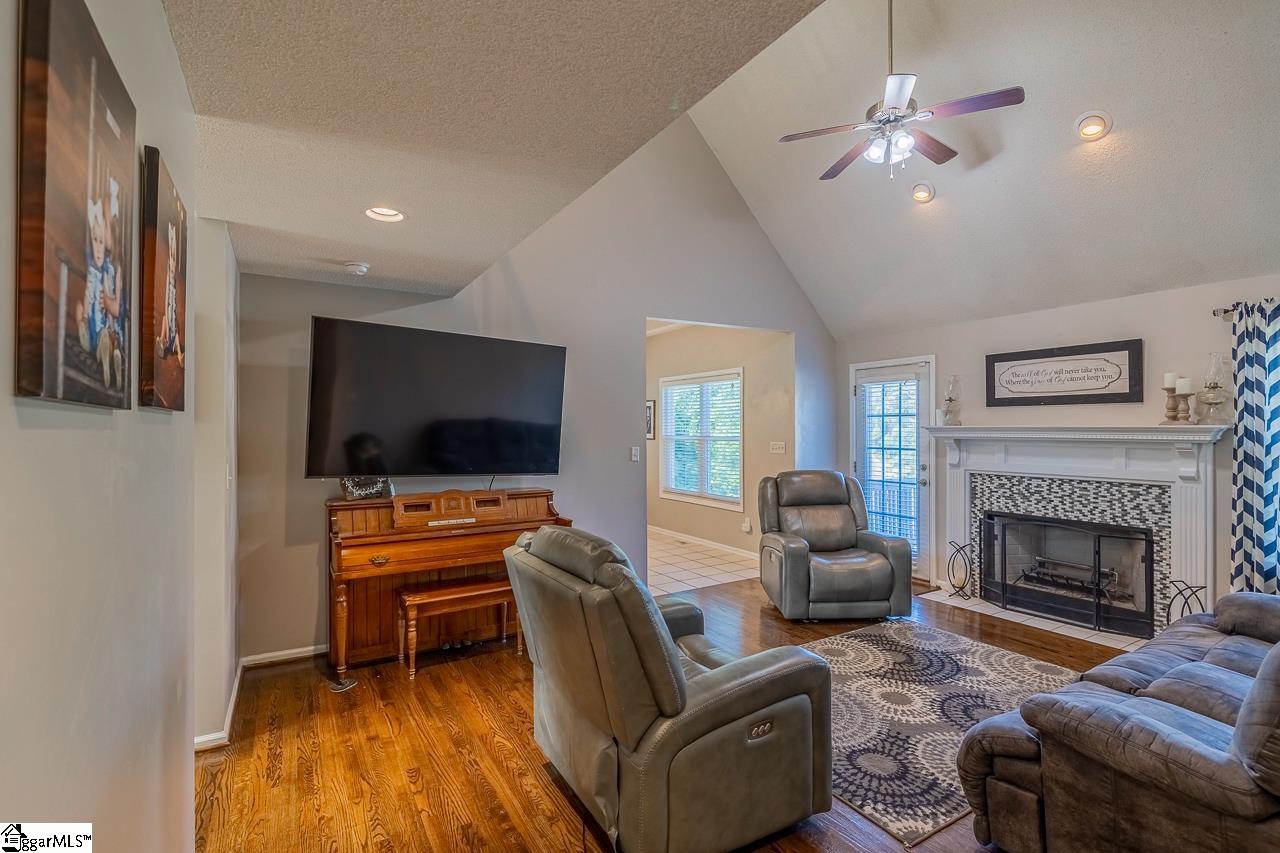 103 Lyndhurst Drive photo 6