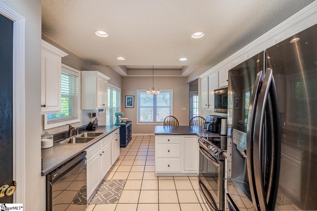 103 Lyndhurst Drive photo 8