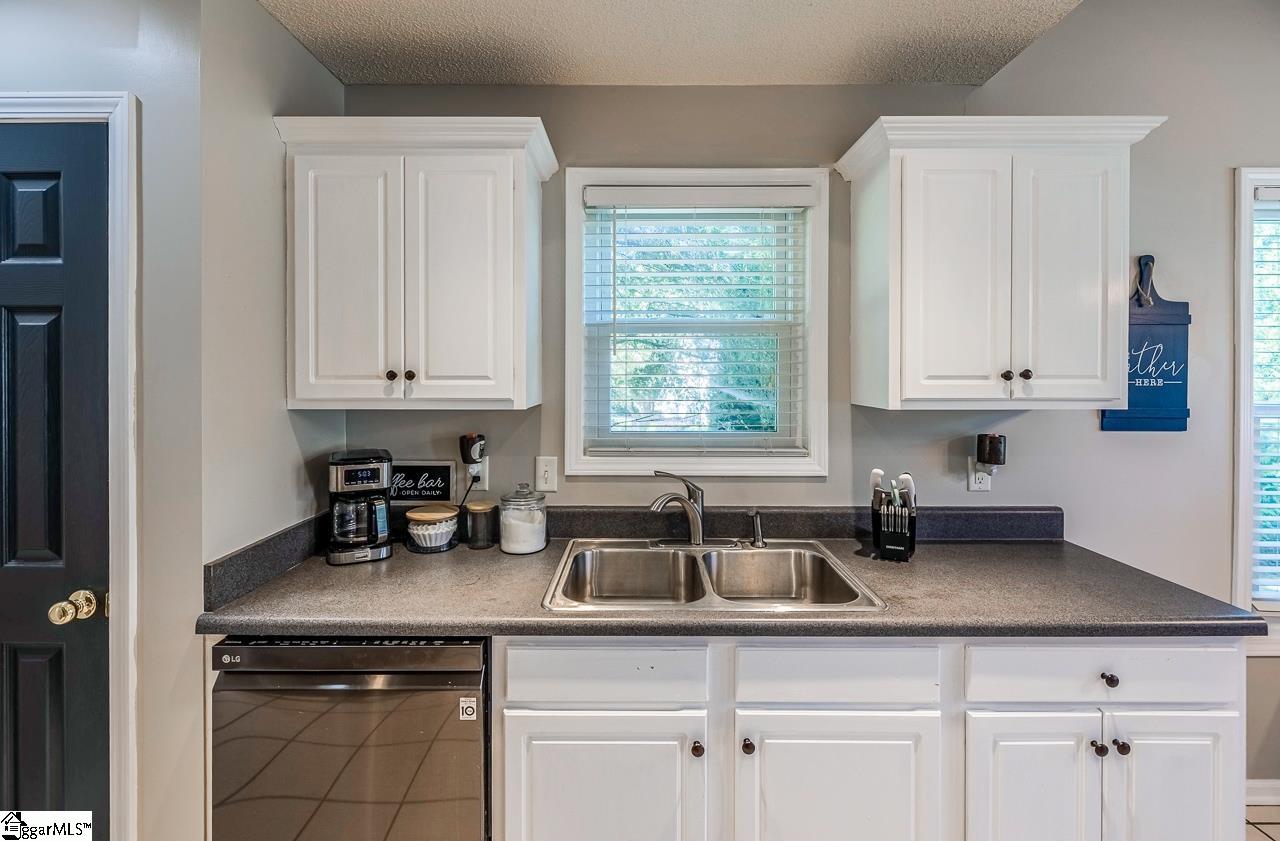 103 Lyndhurst Drive photo 9