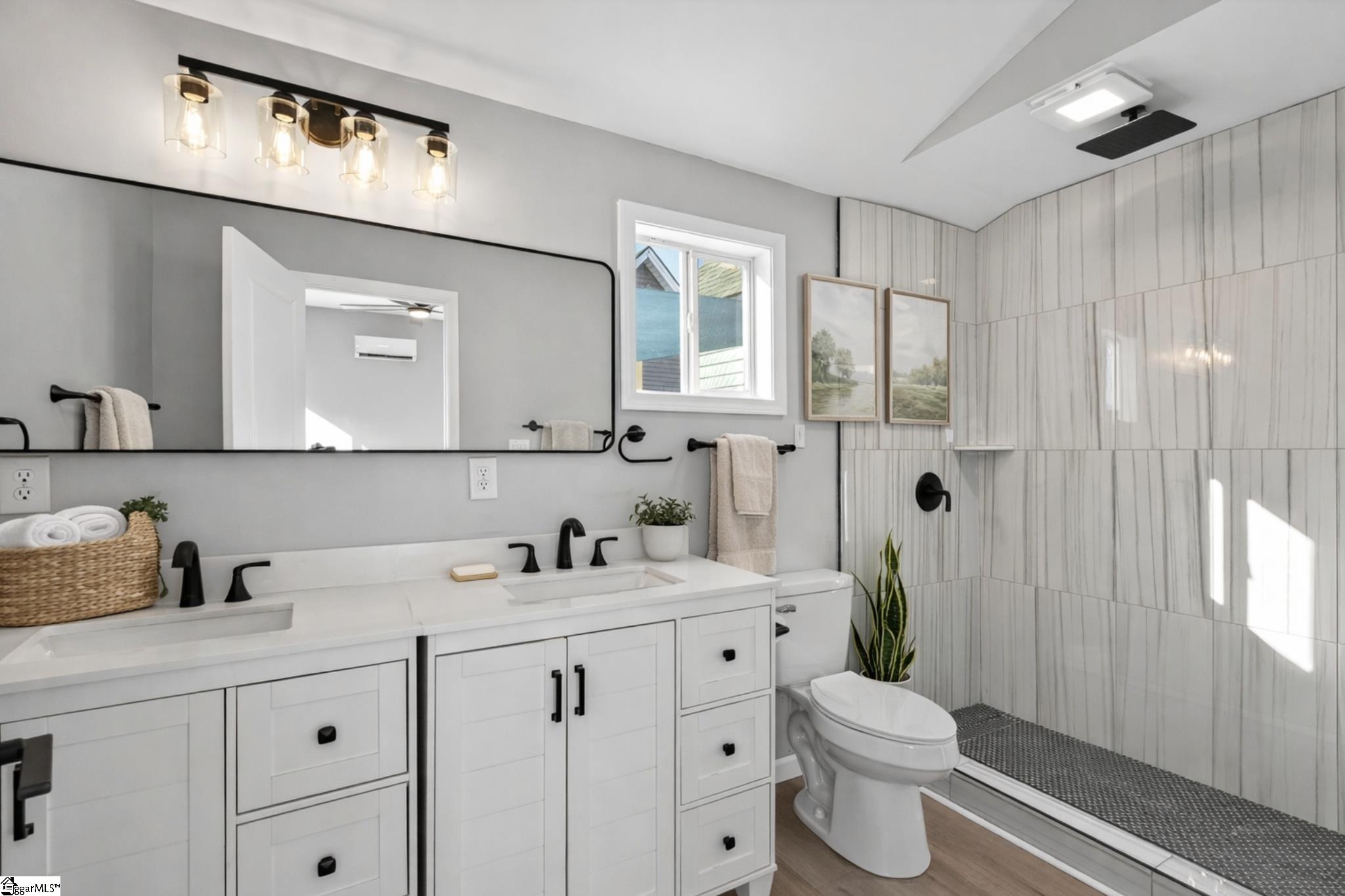 35 Henry Street Greenville, SC 29605