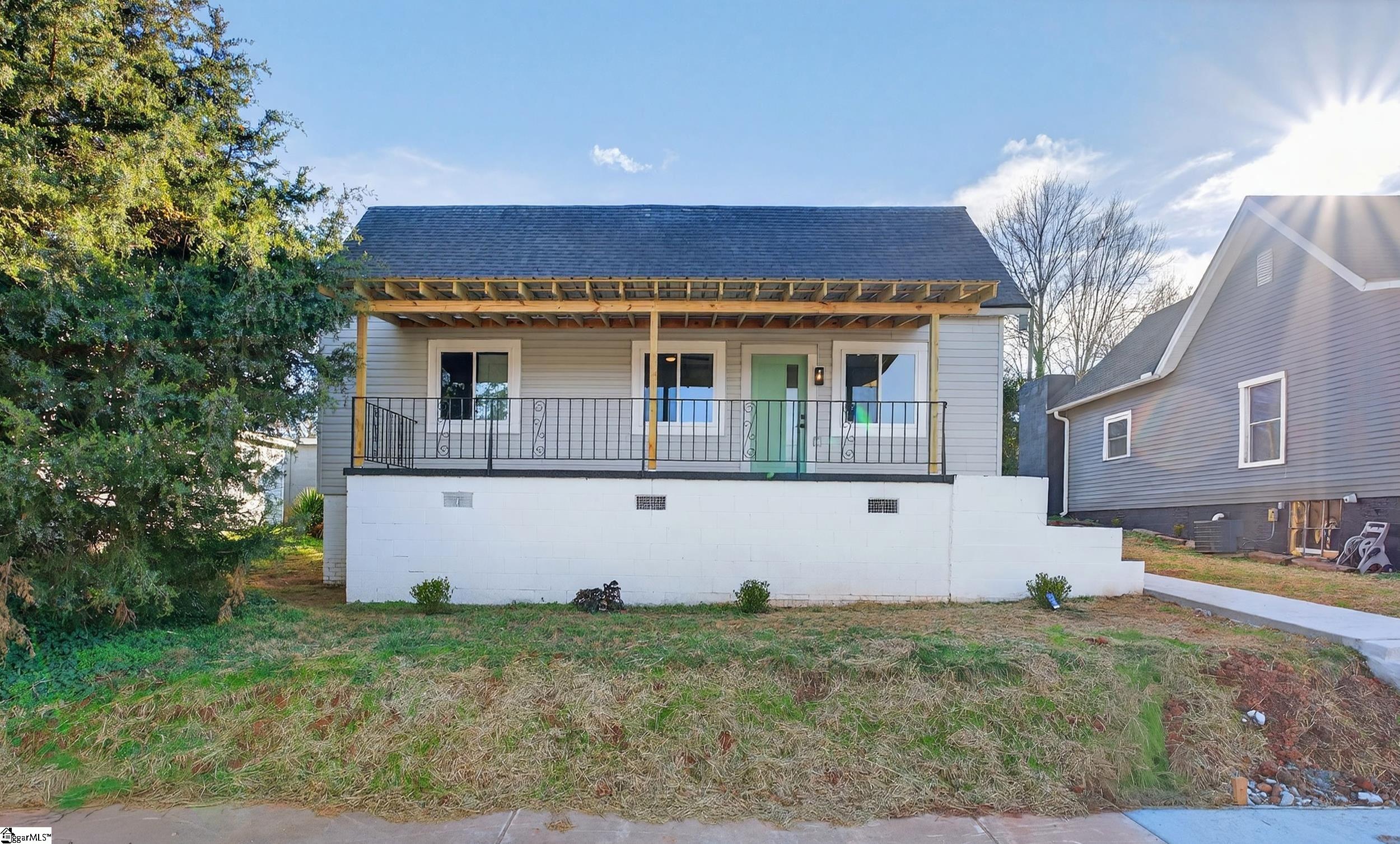 35 Henry Street Greenville, SC 29605