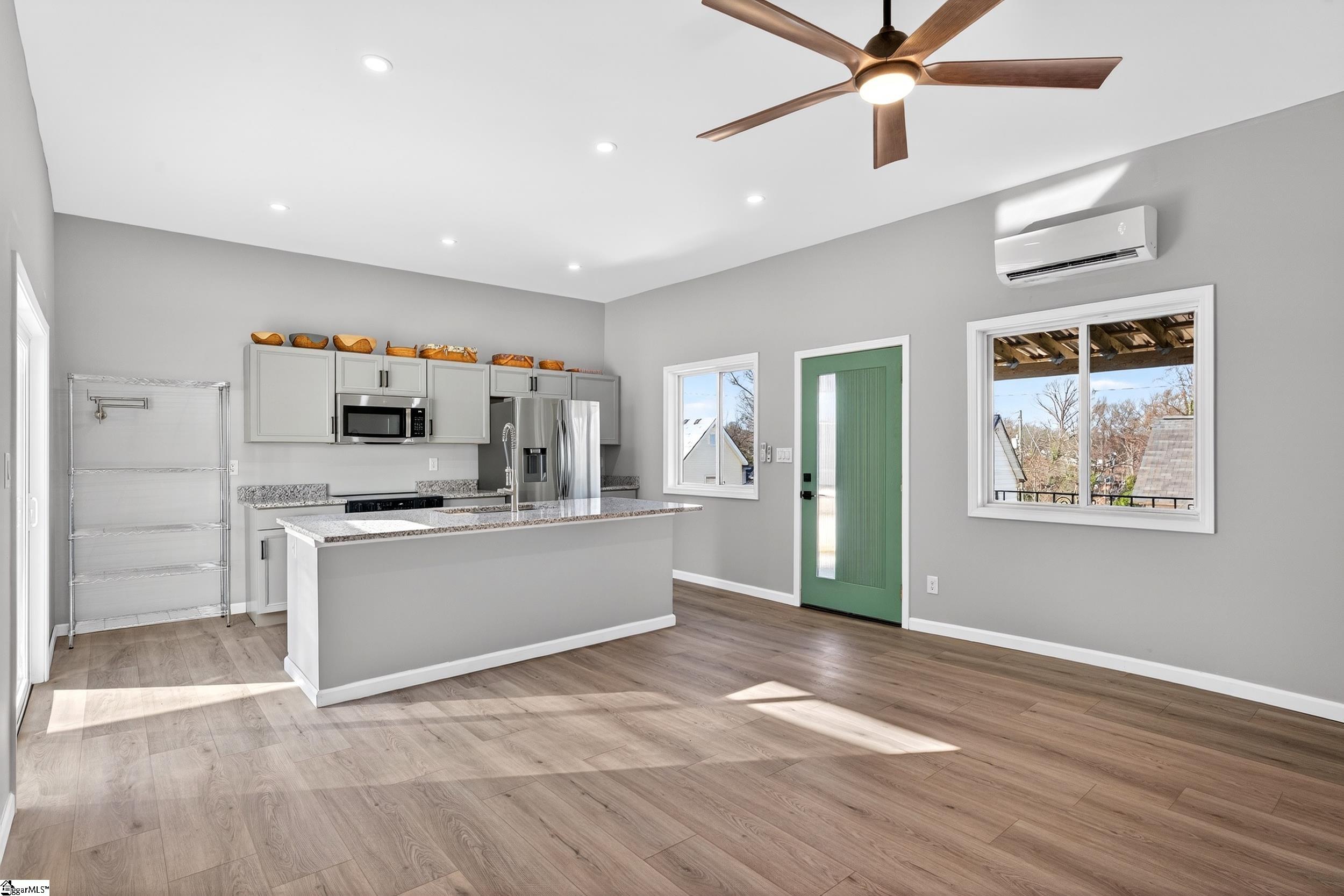 35 Henry Street Greenville, SC 29605