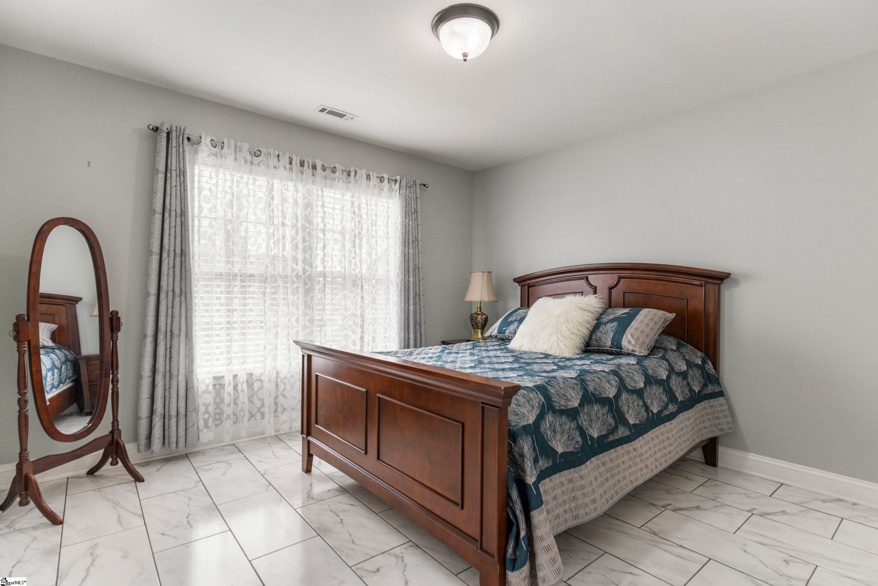 8 Middleberry Court photo 36