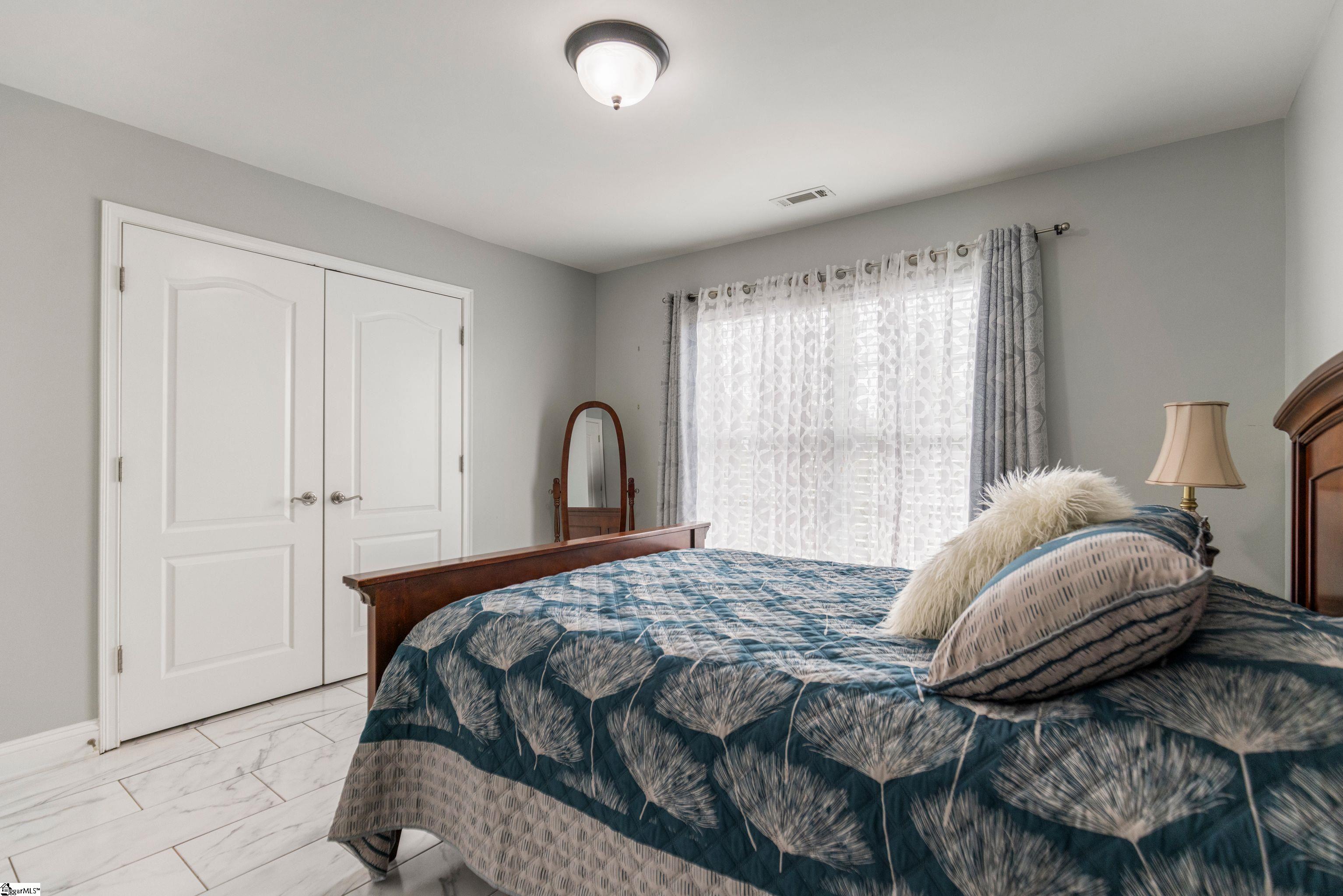 8 Middleberry Court photo 37