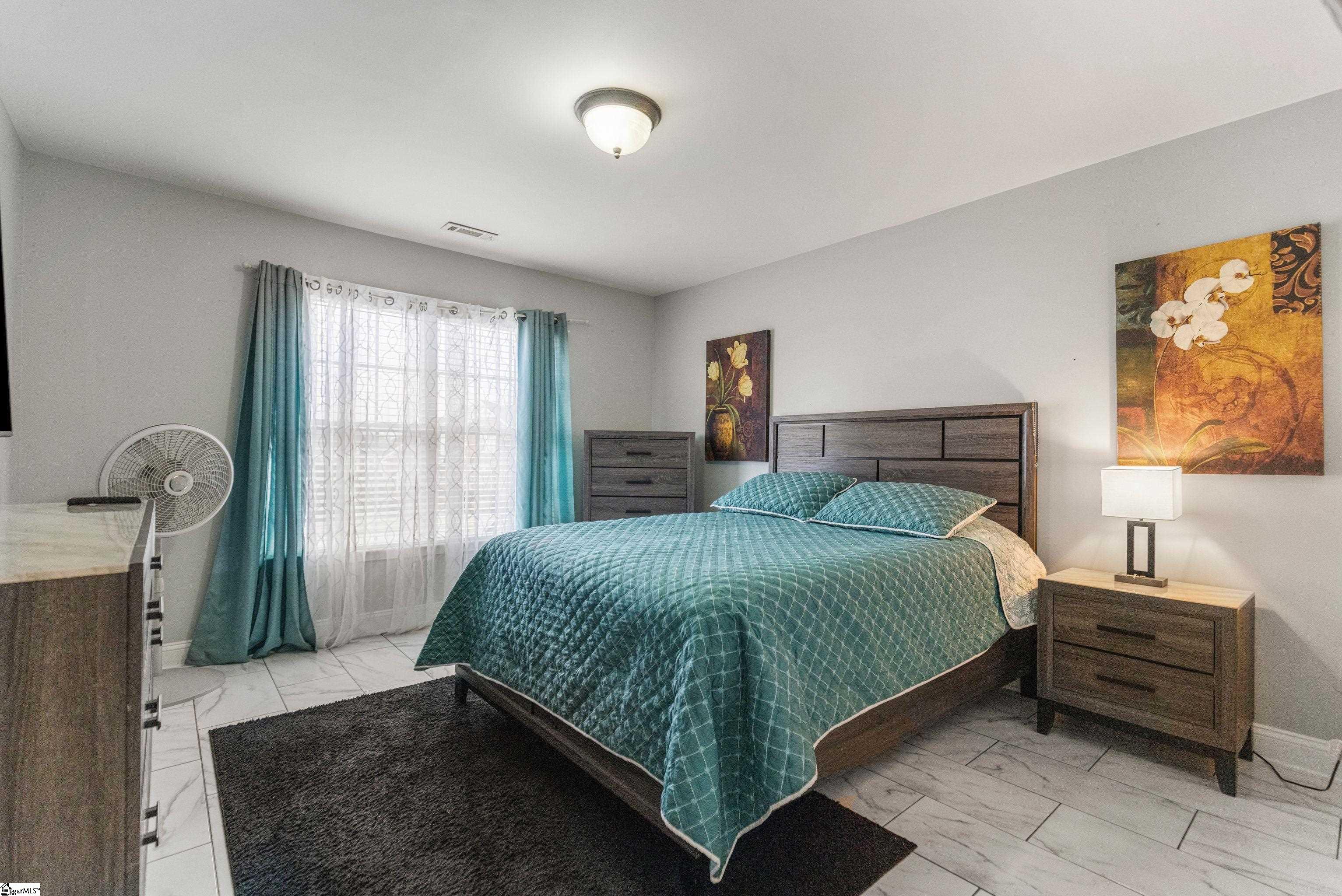8 Middleberry Court photo 40