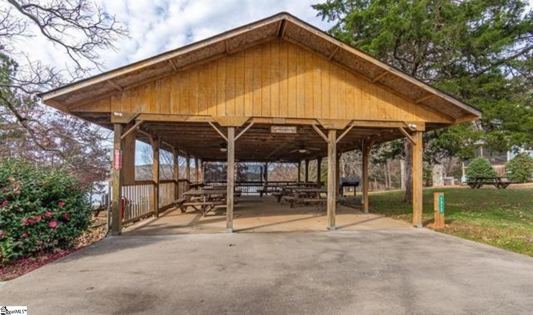 318 Chickasaw Drive photo 11