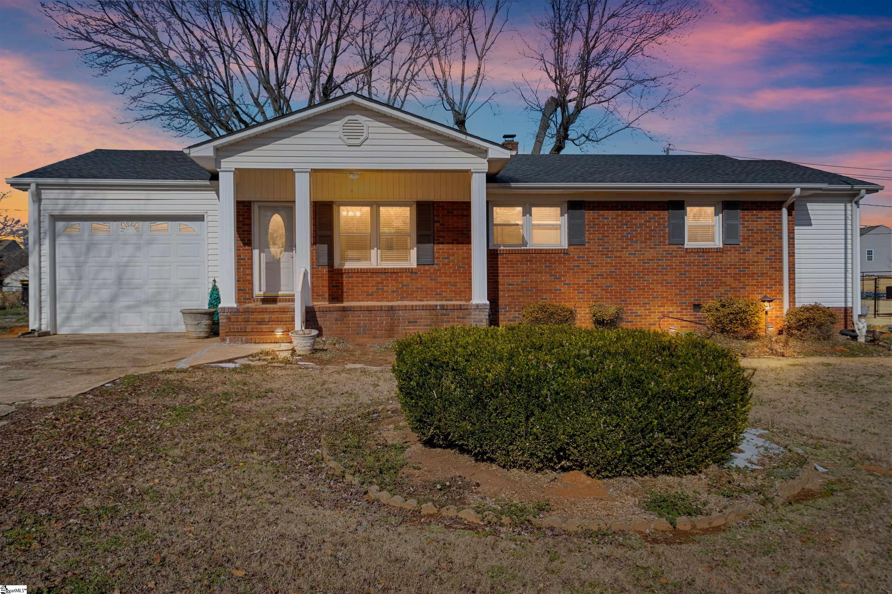 Homes for sale in Boiling Springs, SC | 111 Mcdowell Dr, Boiling Springs, SC 29316 | MLS# 1580487