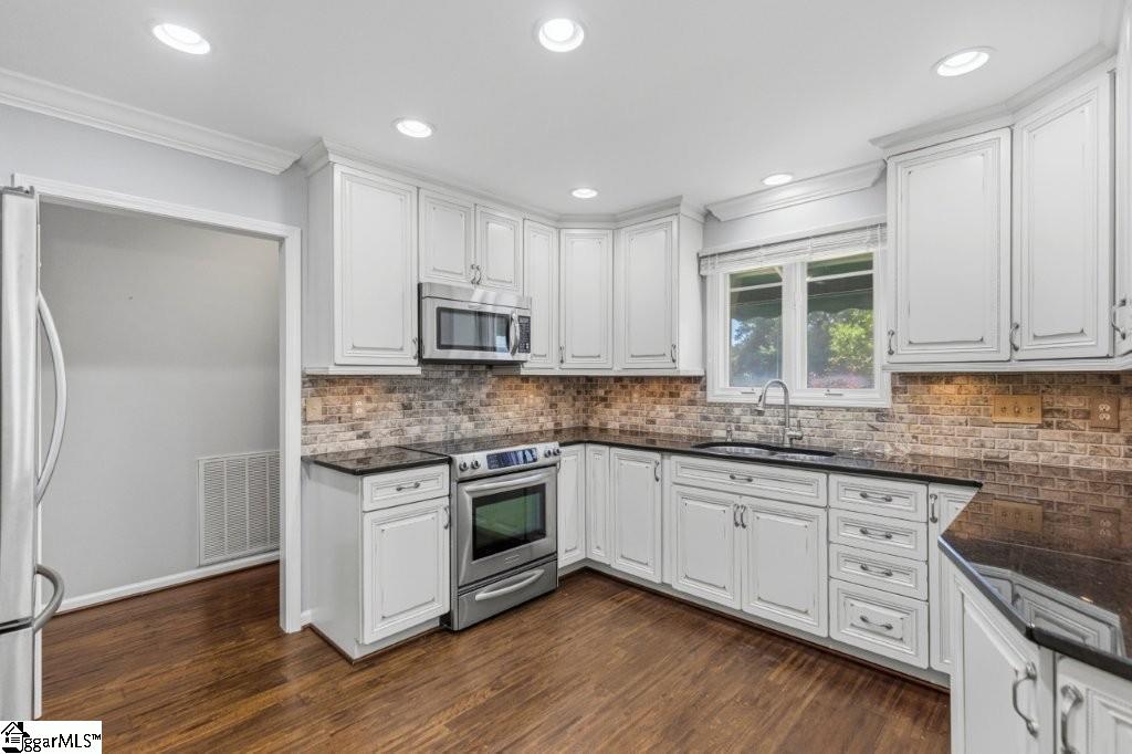 2 Stone Meadow Road Greenville, SC 29615